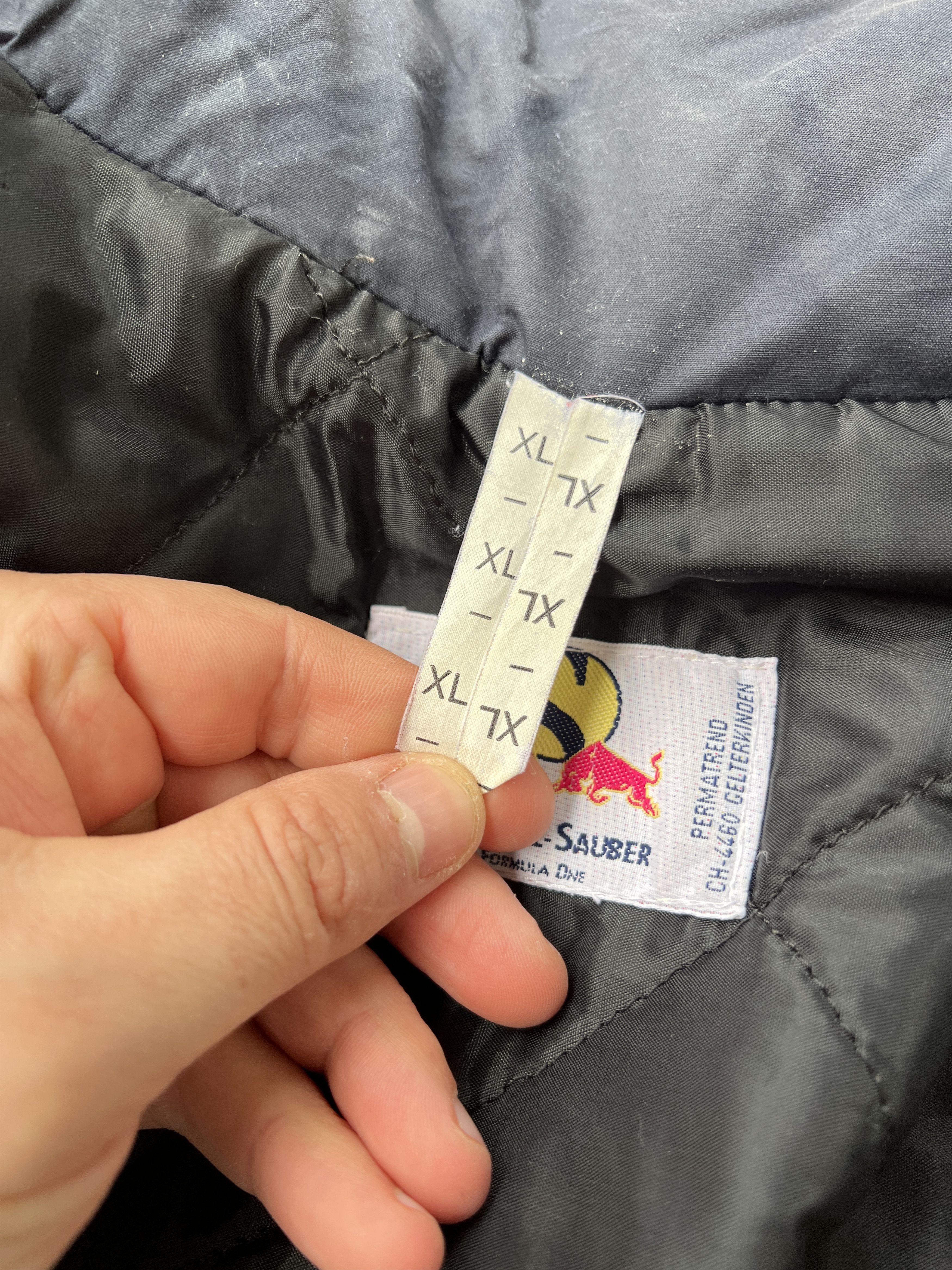 Formula 1 Red Bull Sauber Formula One With Signature Vintage Jacket Size US XL / EU 56 / 4 - 9 Thumbnail
