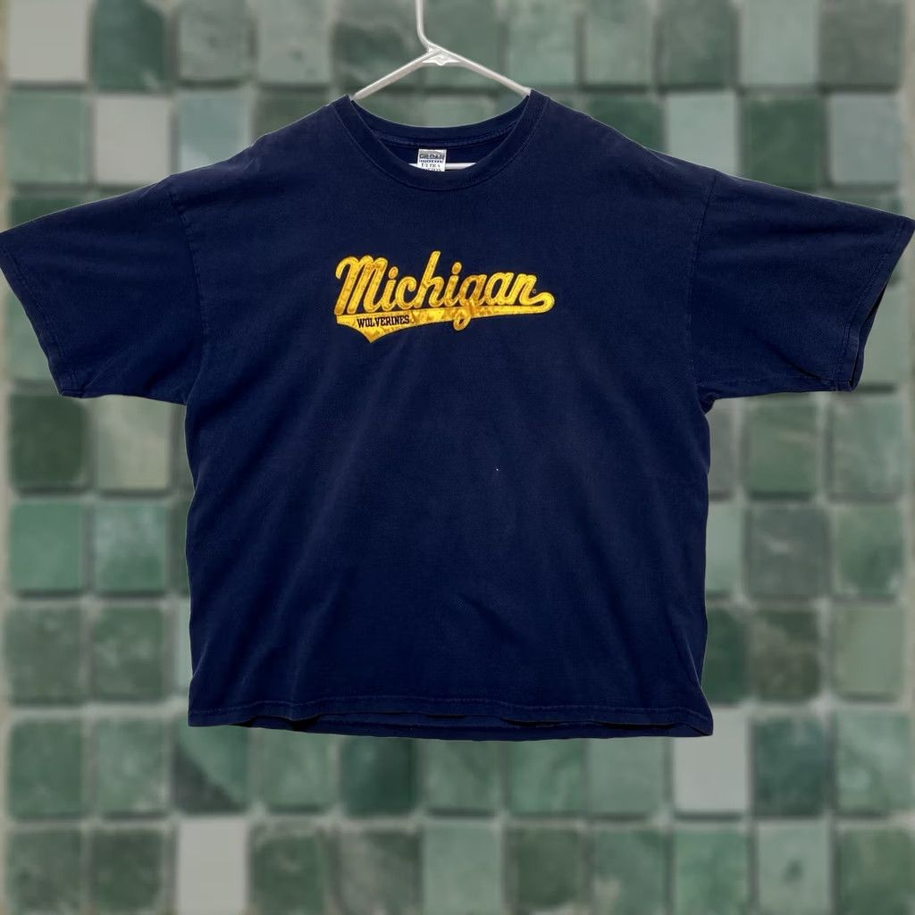 Gildan VINTAGE Gildan Shirt Michigan Patch T-Shirt 2XL Blue Mens Wolverines Crew Neck Short Sleeve Michigan Wolverines Patch Embroidered 2000s Size US XXL / EU 58 / 5 - 1 Thumbnail