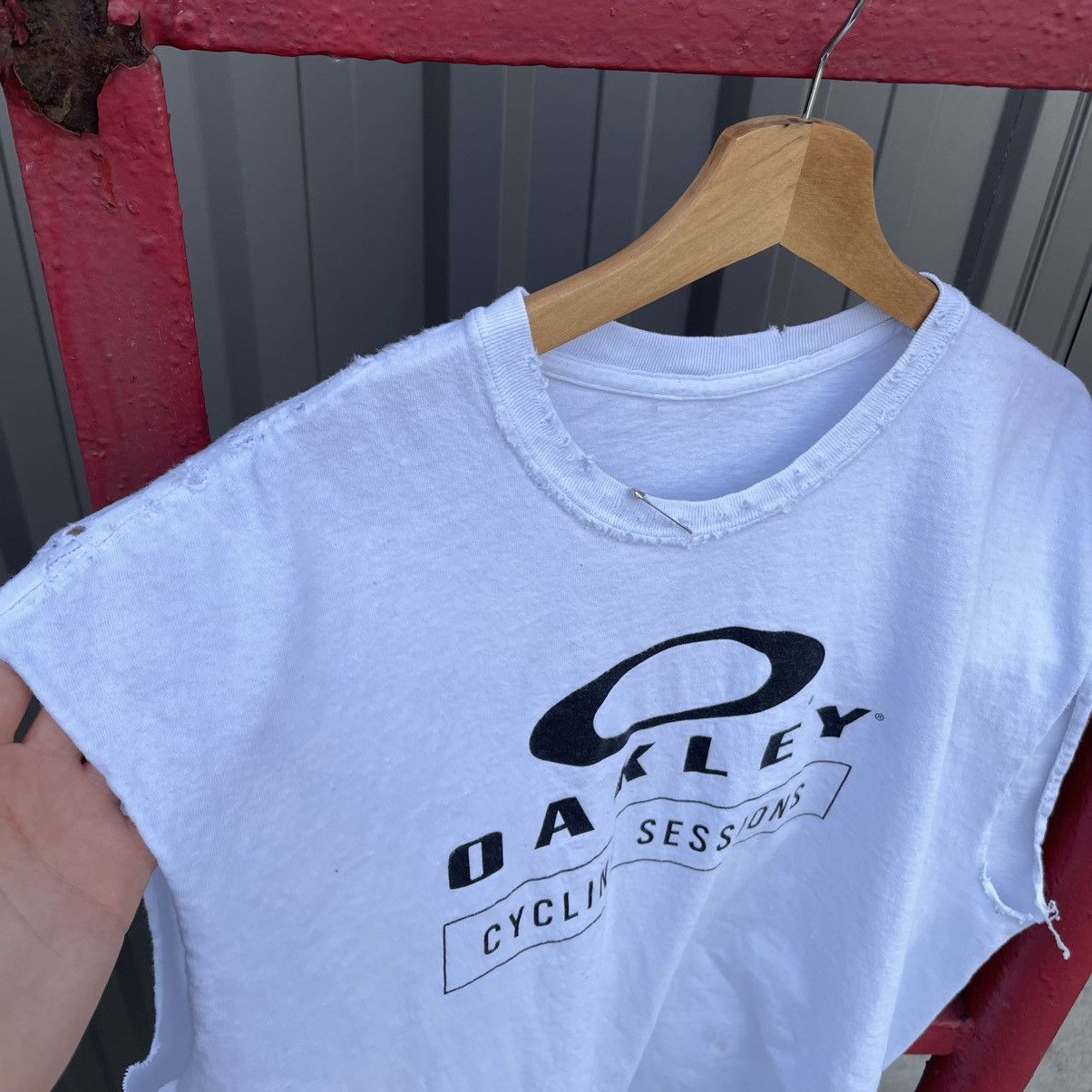 Oakley VINTAGE Y2K OAKLEY SLEEVELESS TEE TRASHED CUSTOM AVANT GARDE Size US L / EU 52-54 / 3 - 7 Thumbnail