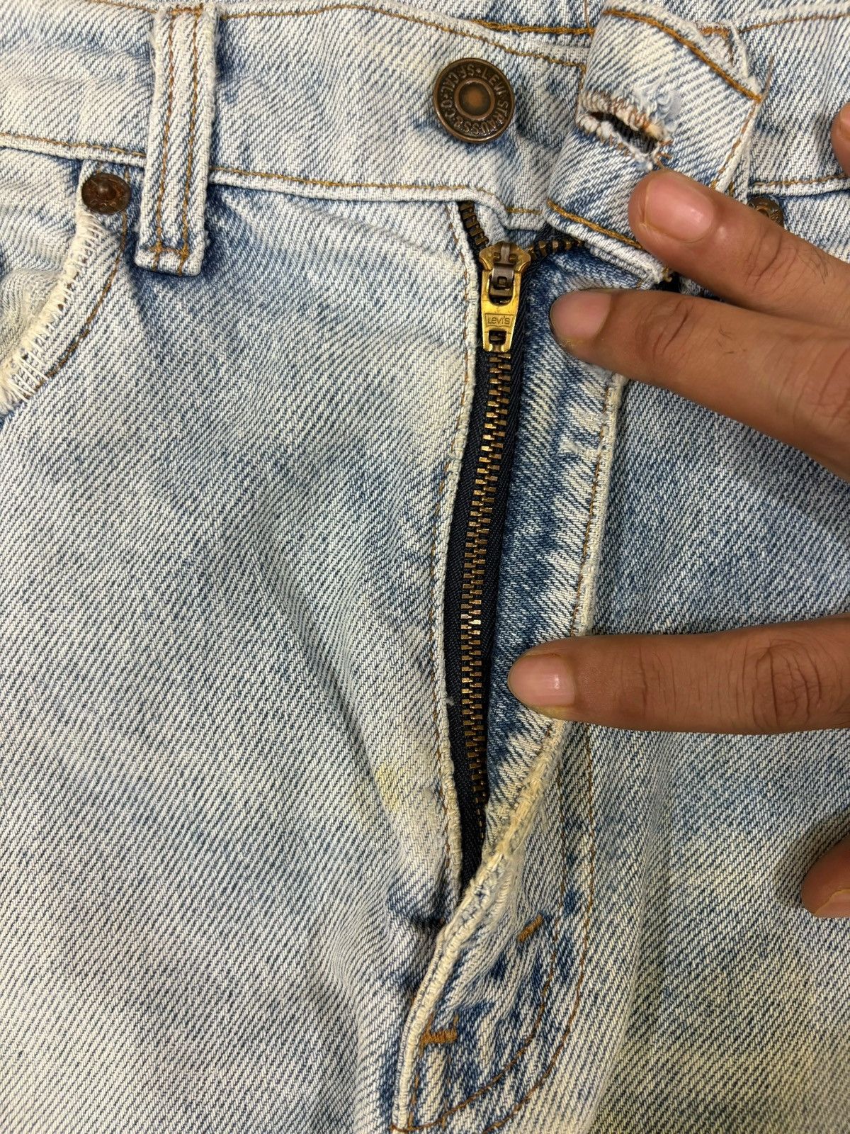 Levi's Vintage 90s Levis 505 Light Wash Distressed Jeans Size US 32 / EU 48 - 3 Thumbnail