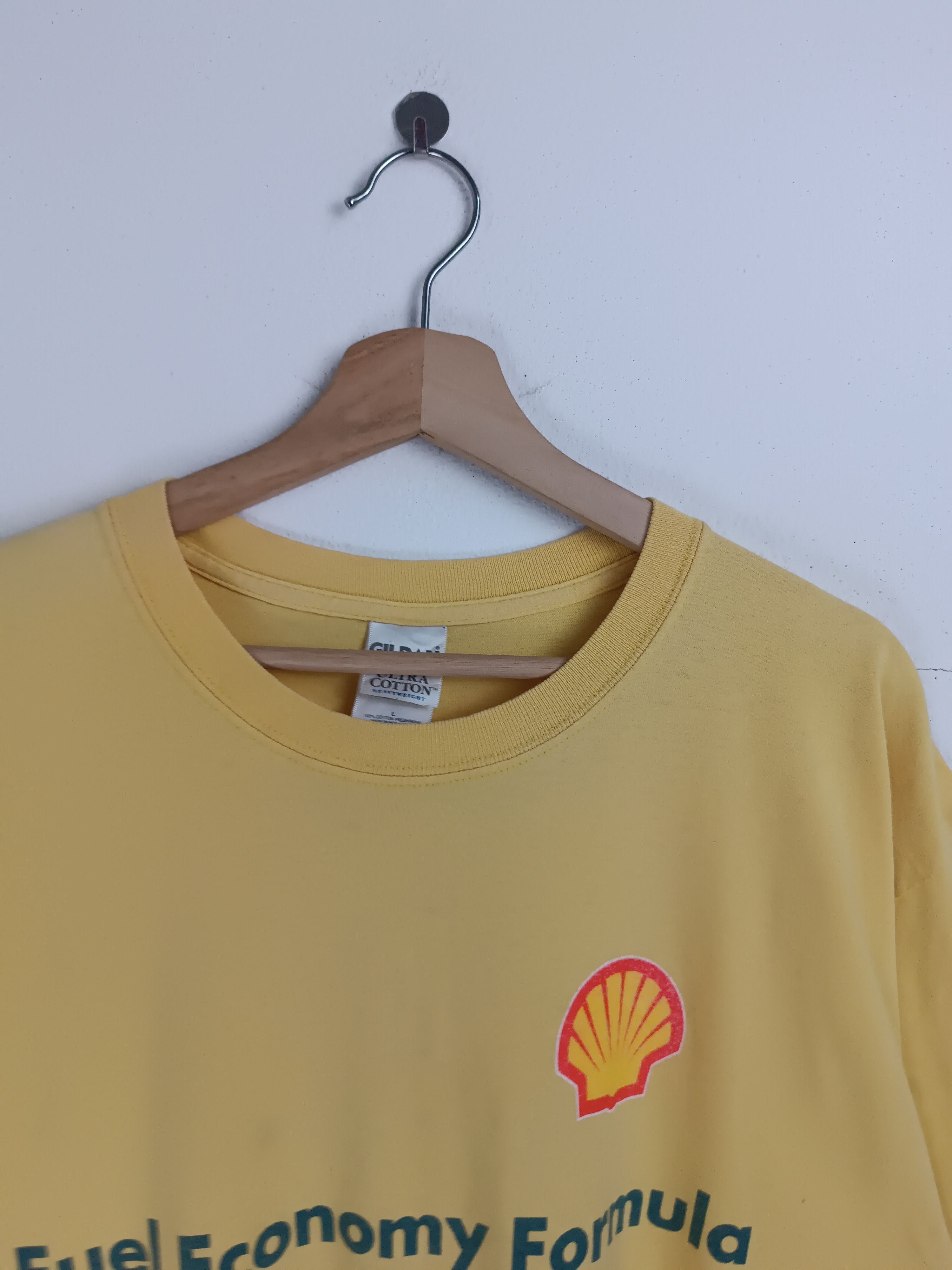 Vintage VINTAGE 2000s SHELL FUEL FADED VERY RARE F1 RACING CAR JDM Size US L / EU 52-54 / 3 - 8 Thumbnail