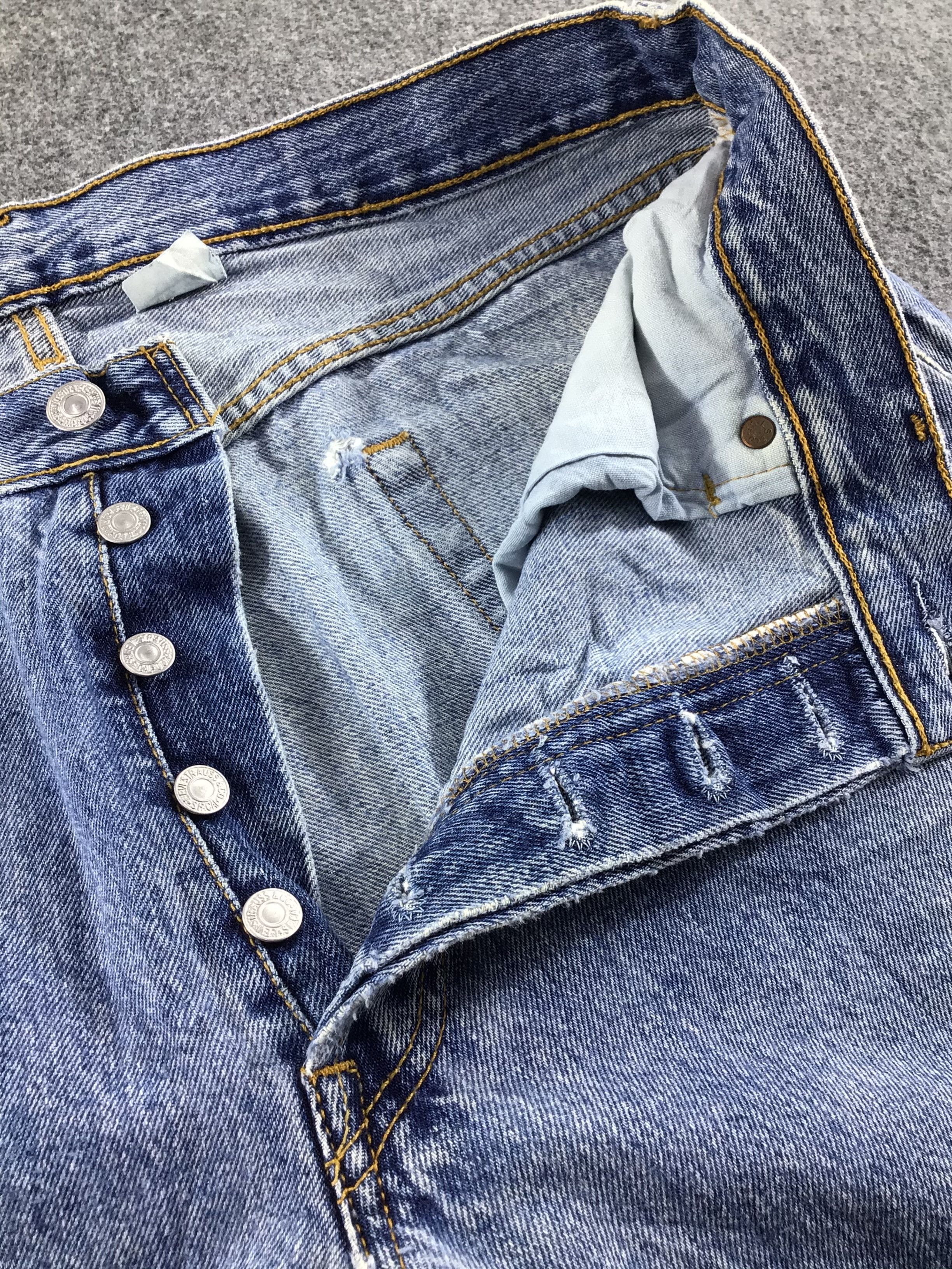 Levi's Vintage Levis 501 Jeans Faded Blue Stone Wash Denim -J526 Size US 36 / EU 52 - 8 Thumbnail
