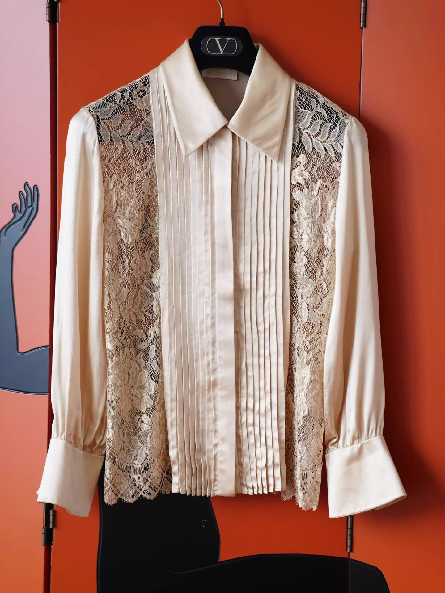 Valentino Valentino Vtg Champagne Silk Pearl Cuff Lace Shirt Size S / US 4 / IT 40 - 1 Thumbnail