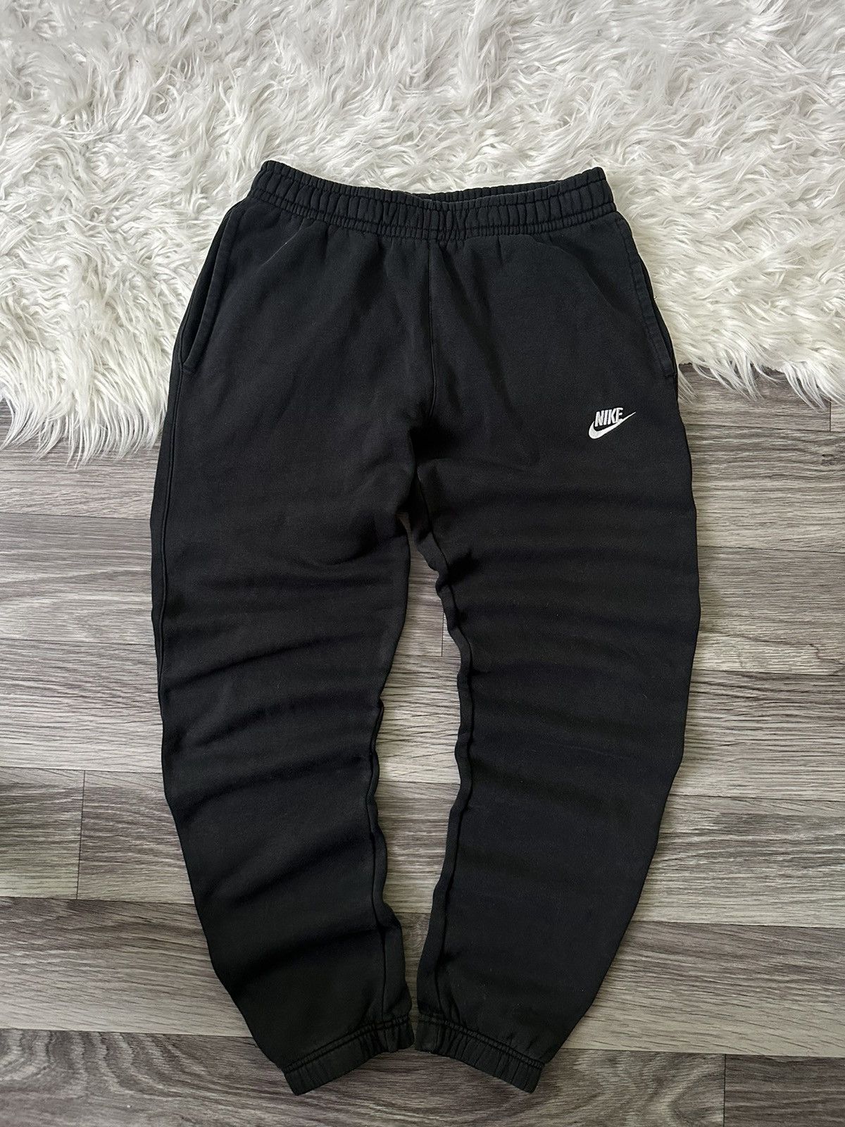 Nike Nike Black Baggy Small Swoosh Sweatpants size S Size US 30 / EU 46 - 2 Thumbnail
