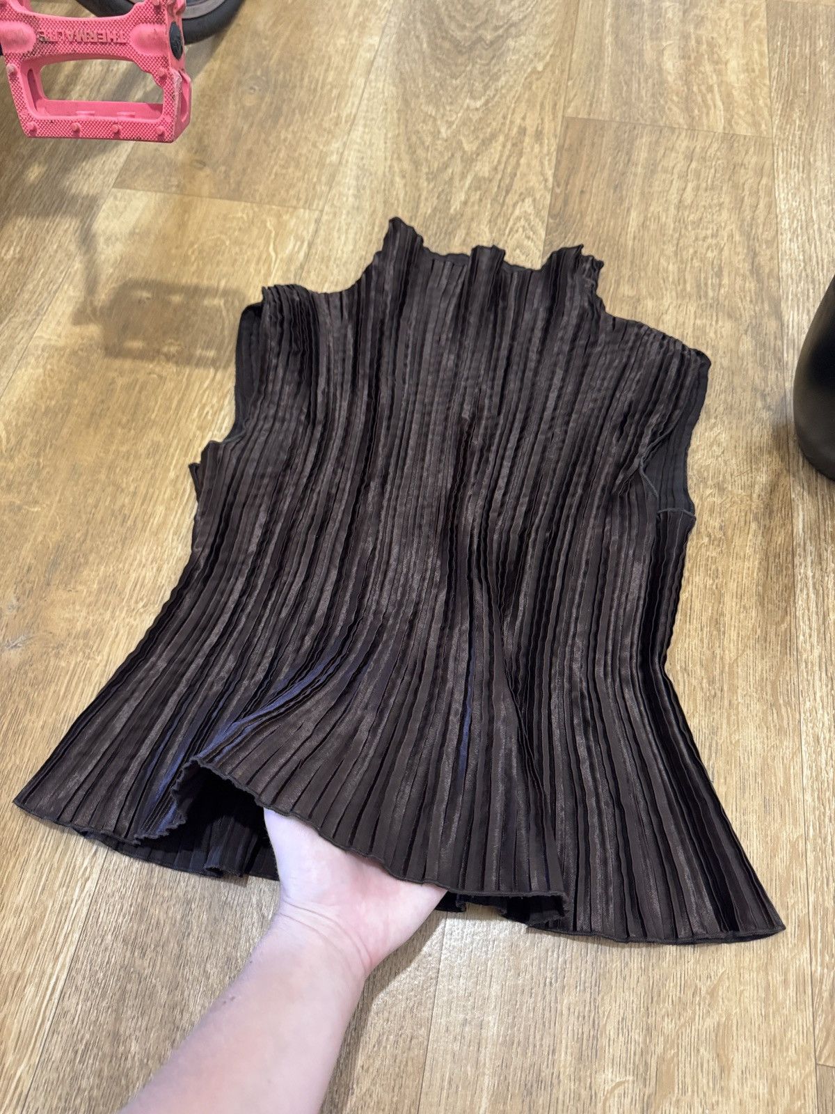 Vintage ISSEY MIYAKE STYLE BROWN PLEATED TANK TOP Size ONE SIZE - 3 Thumbnail