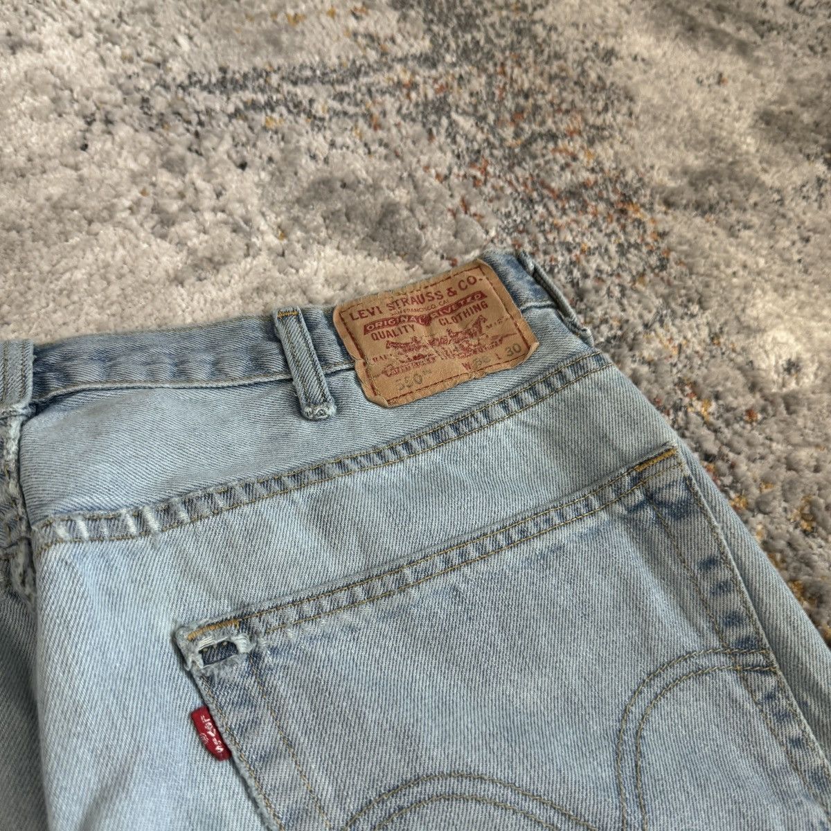 Levi's × Vintage Vintage Levi’s 550 faded distressed & painted jeans Size US 38 / EU 54 - 3 Thumbnail