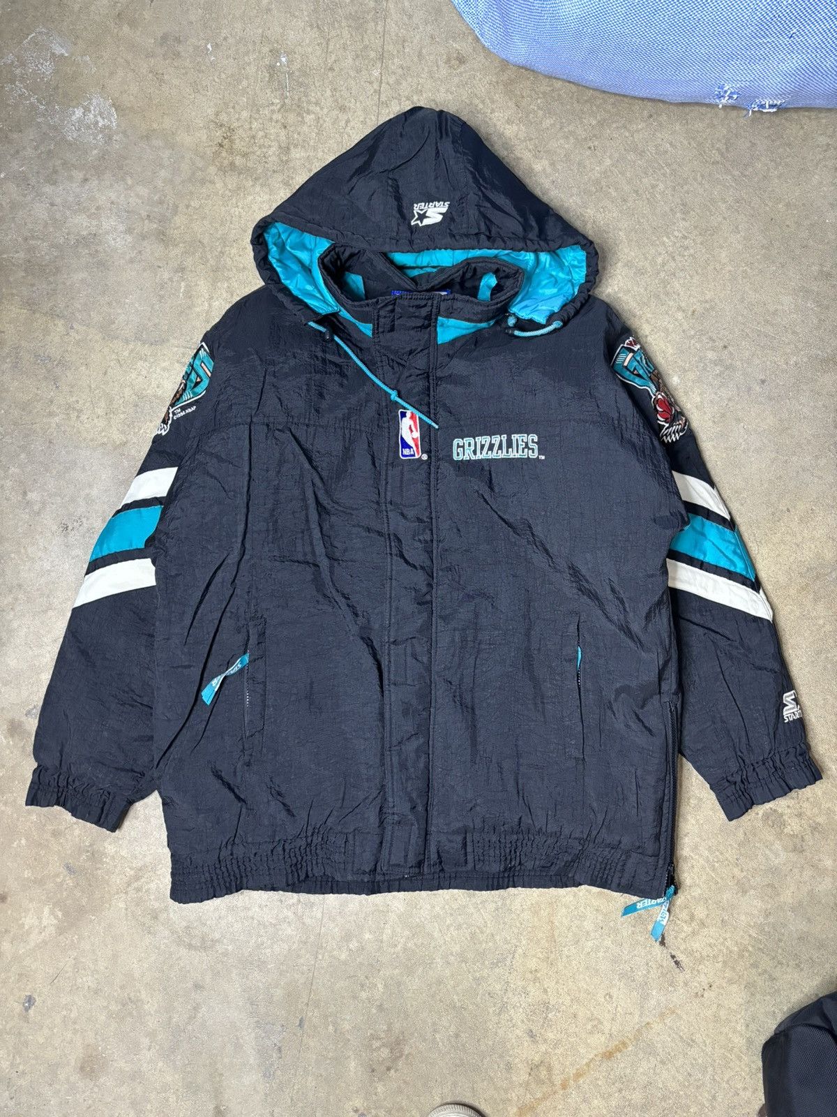 image of Vancouver Grizzles Starter Jacket in Black, Men's (Size Medium)