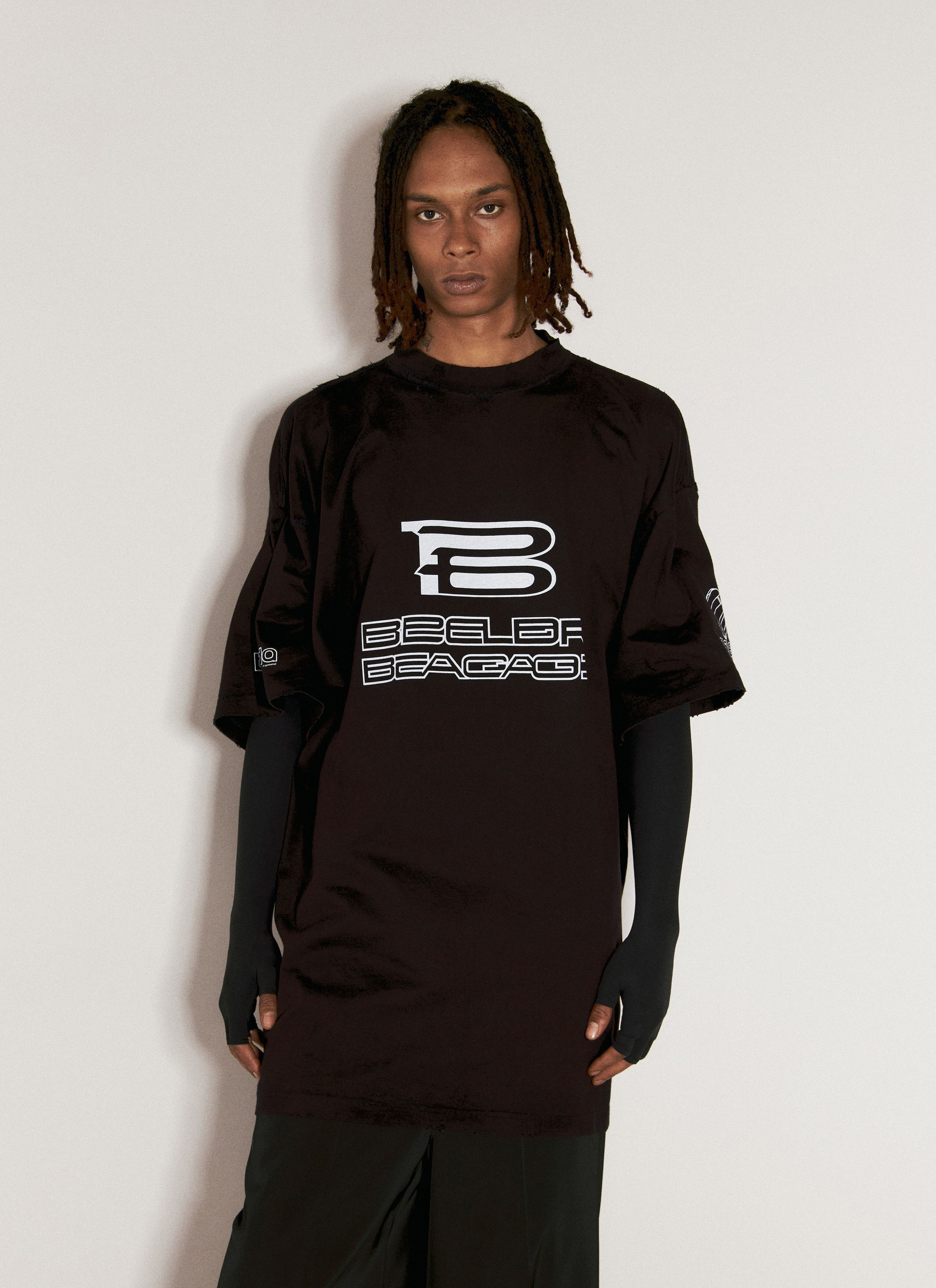 Balenciaga o1bcso1str0426 UV Protective Sleeves T-Shirt in Black Size US XL / EU 56 / 4 - 1 Thumbnail