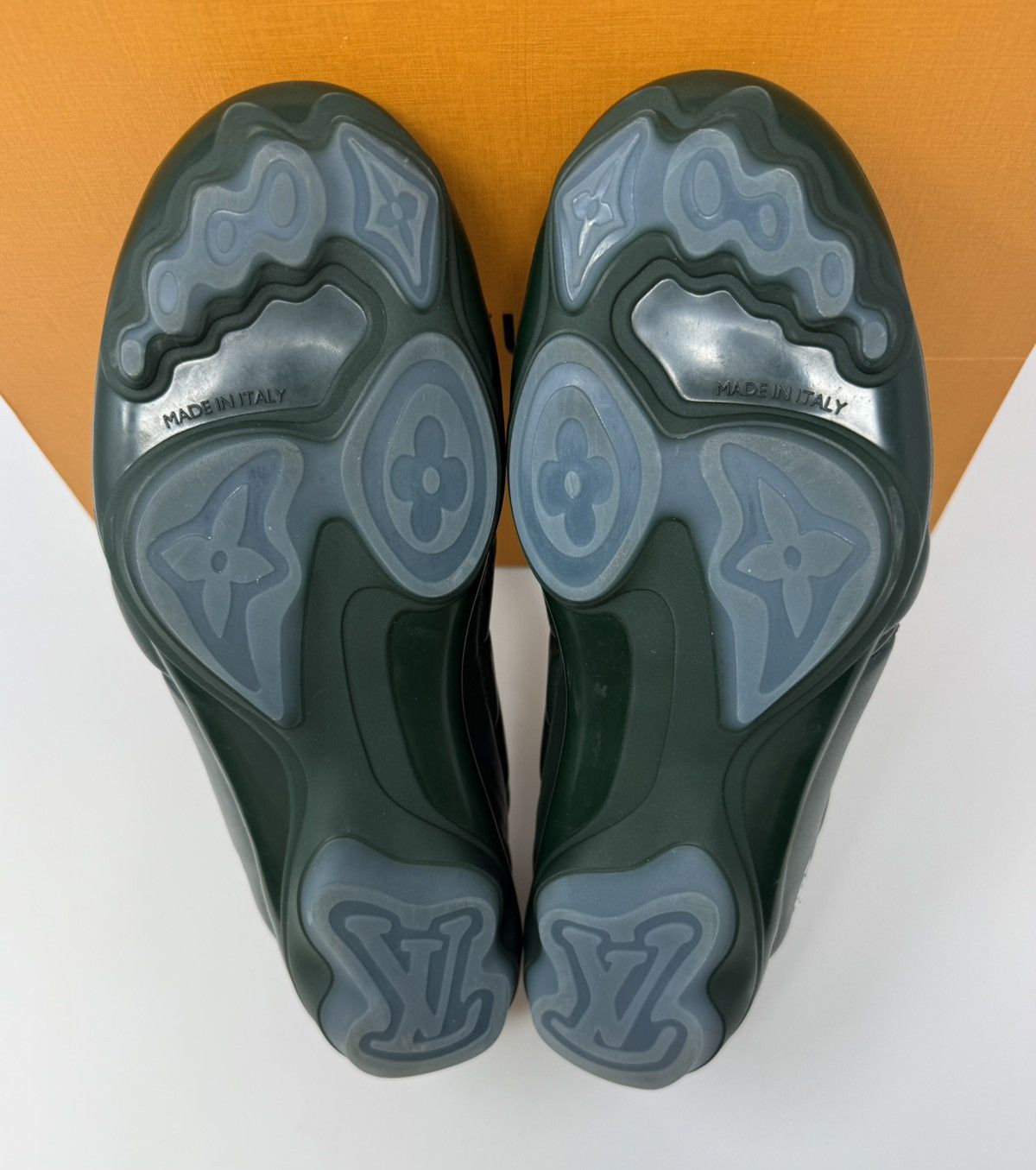 Louis Vuitton Louis Vuitton Footprint Soccer Sneaker Green Size US 9 / EU 42 - 6 Thumbnail