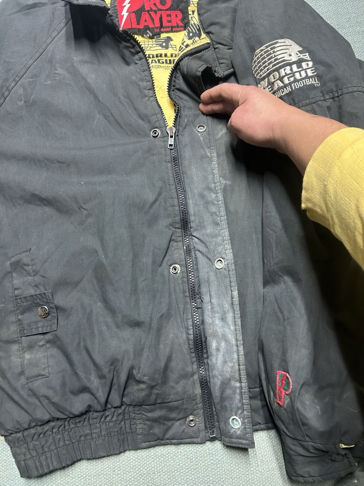 Vintage VTG pro player puffer jacket Barcelona dragons distressed L Size US L / EU 52-54 / 3 - 9 Thumbnail