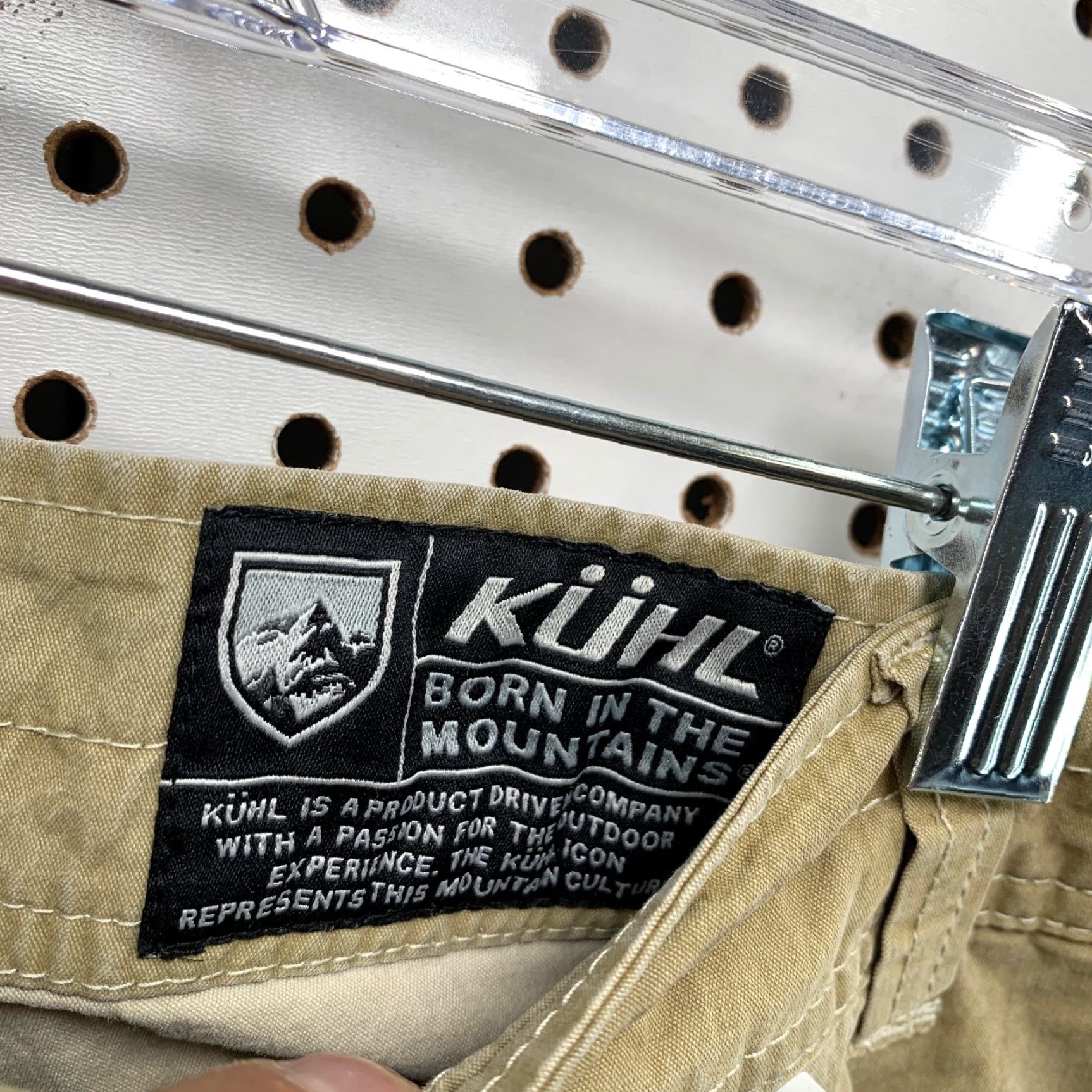 Vintage Kuhl Cargo Shorts Mens 38 Khaki Relaxed Fit Outdoor Utility Pocket 38x12/5 Size US 27 - 3 Thumbnail