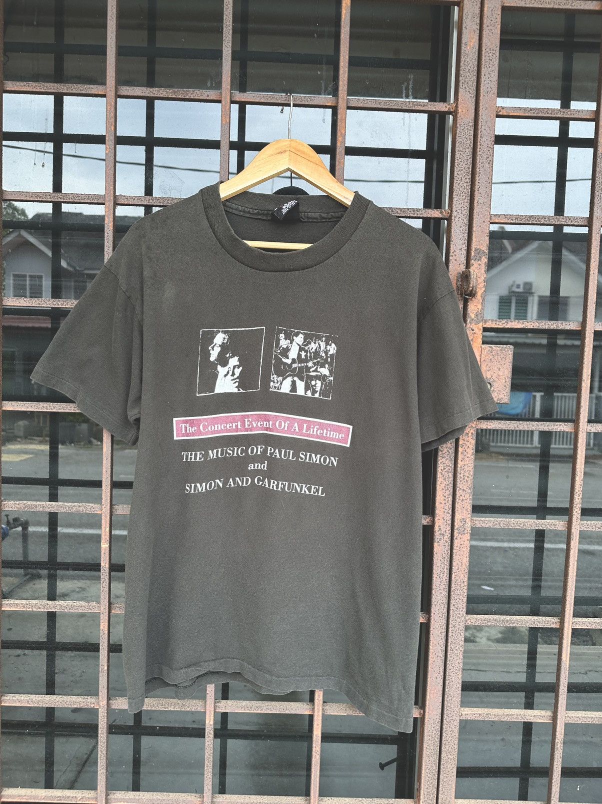Vintage Thrashed PAUL SIMON Faded Distressed Band Tee ERD GRUNGE Size US L / EU 52-54 / 3 - 4 Thumbnail