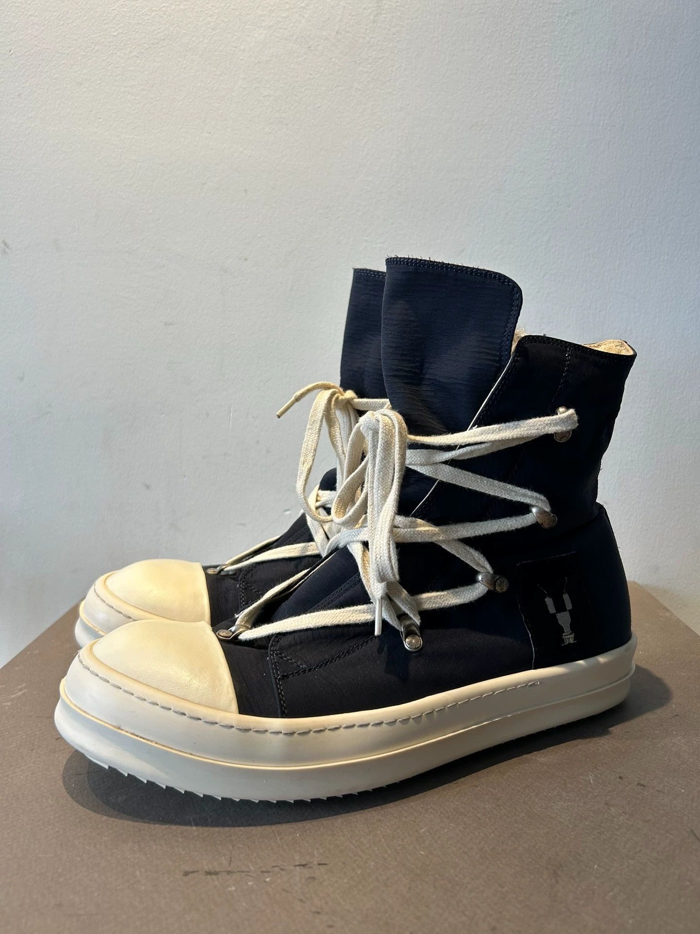 Rick Owens Rick Owens Converse sneakers with a five-pointed star strap Size US 9.5 / EU 42-43 - 4 Thumbnail
