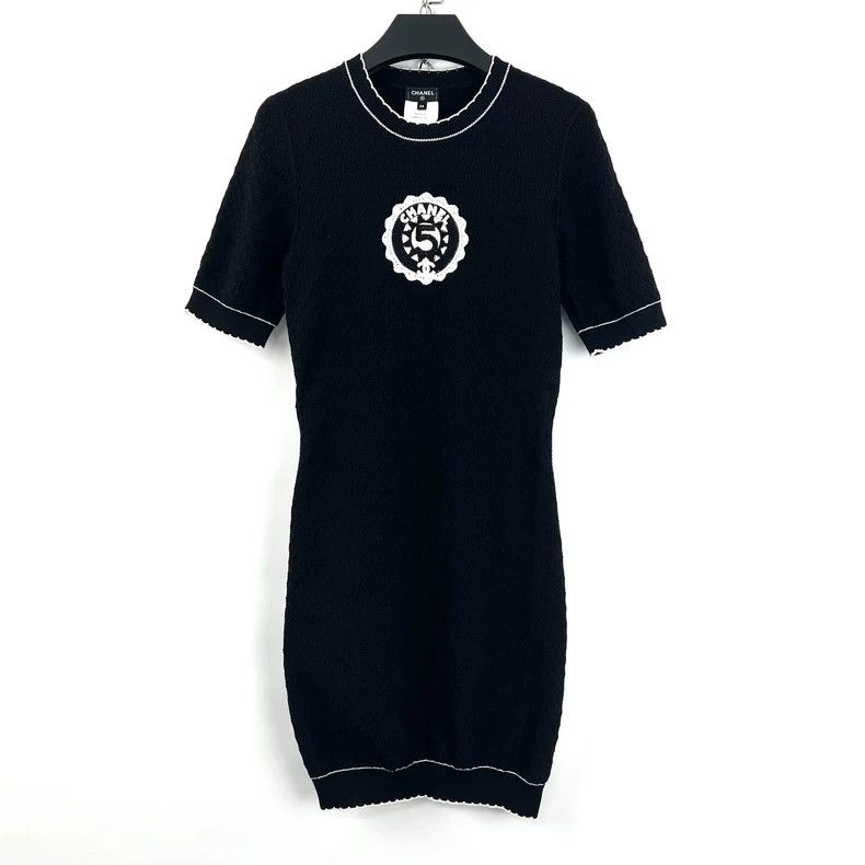 Chanel Badge stud bead embroidery knitted short-sleeved dr