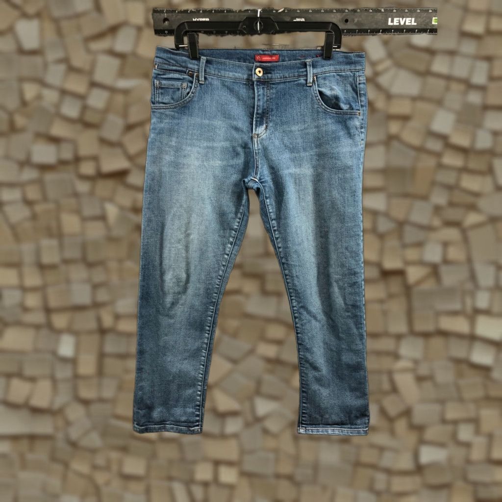 Vintage db Jeans Capri Size 12 Womens Medium Wash Blue Regular Fit 5-Pocket Denim Cotton Button Zipper Logo Belt Loops Inseam 25 in Vintage No Size 34" / US 12 / IT 48 - 1 Thumbnail
