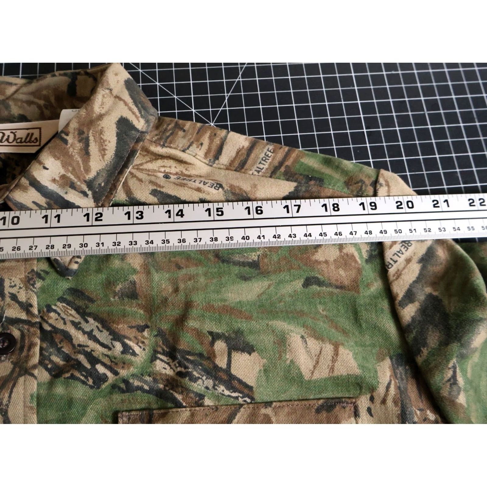 Walls VINTAGE Walls Camouflage Flannel Shirt Men's Large Tall Green Realtree Camouflage USA Made Shirt Size US L / EU 52-54 / 3 - 7 Thumbnail