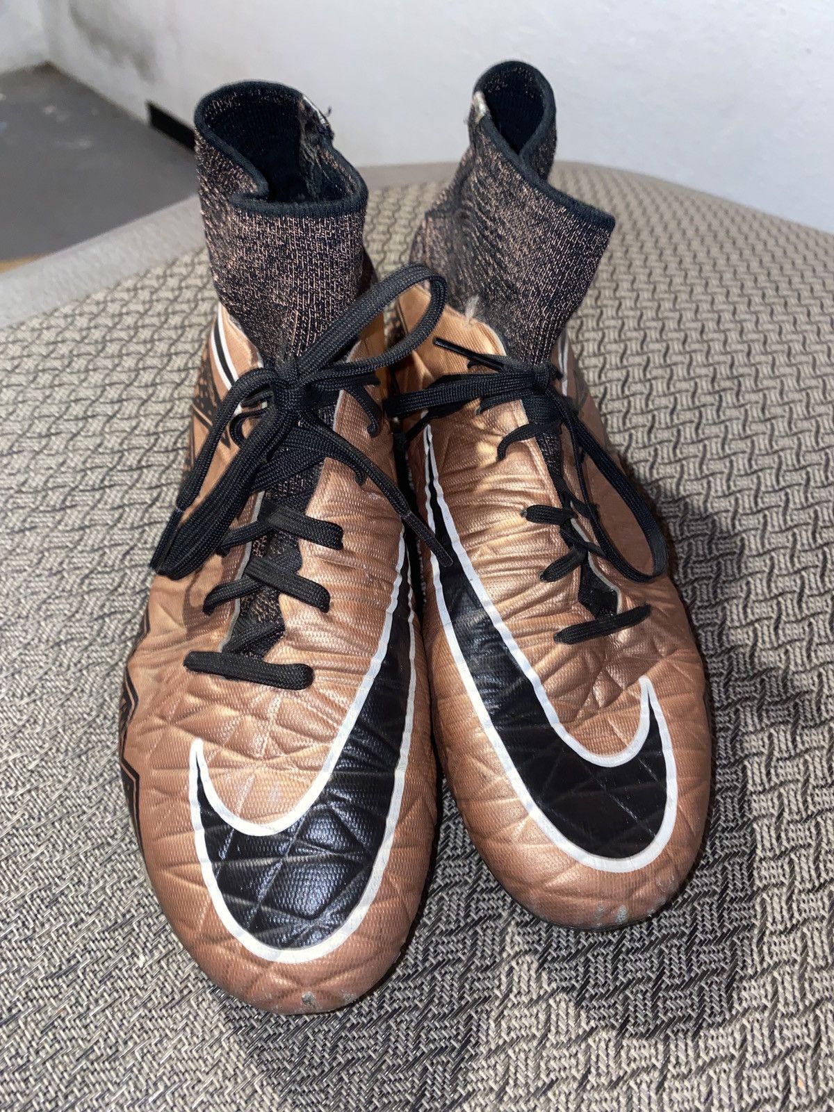 Nike SZ. 6YOUTH. NIKE HYPERVENOM SOCCER /field cleats 9/10 Size US 6 / EU 39 - 7 Thumbnail