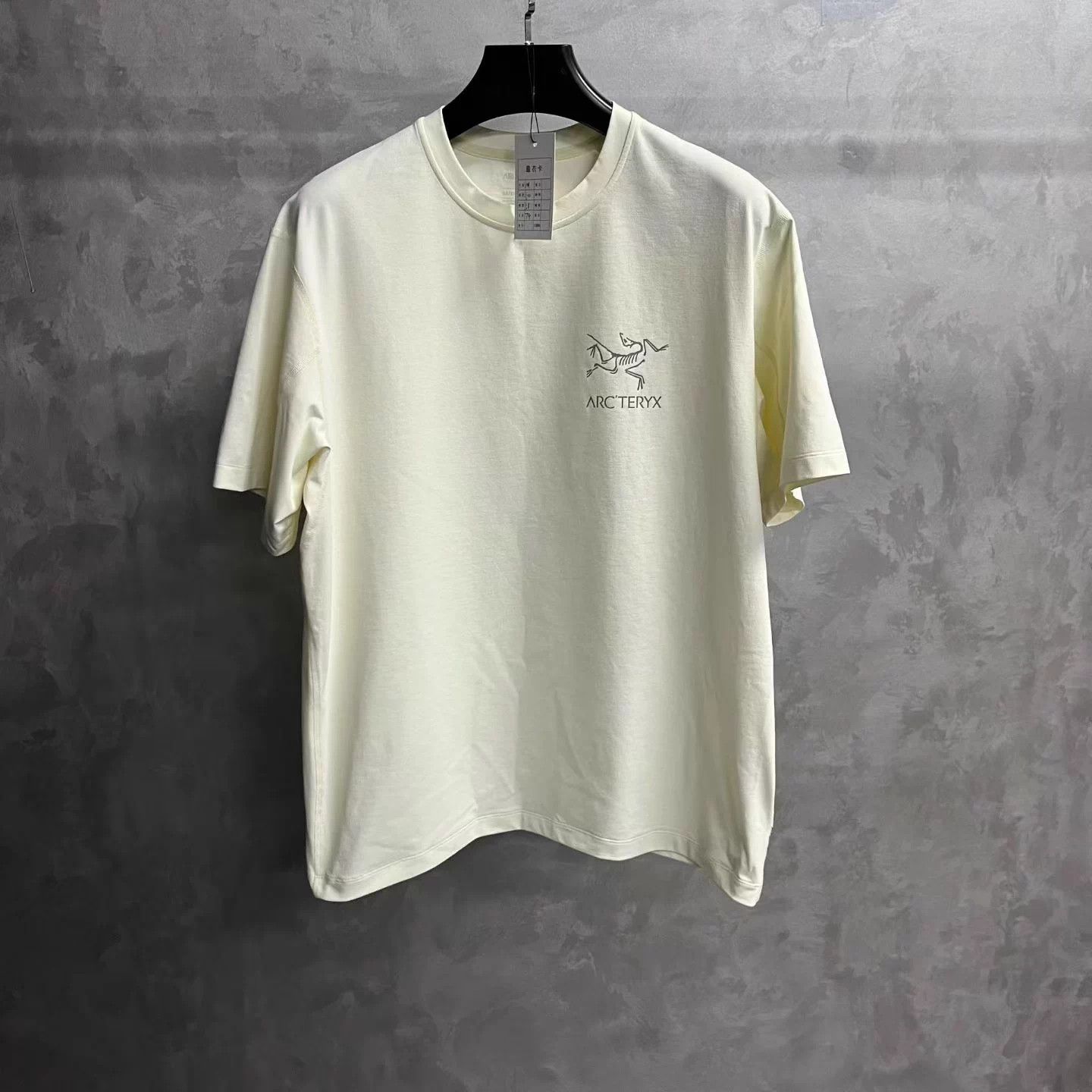 Arc'teryx Arcteryx breathable logo reflective crew SS T-shirt M Size US M / EU 48-50 / 2 - 1 Thumbnail