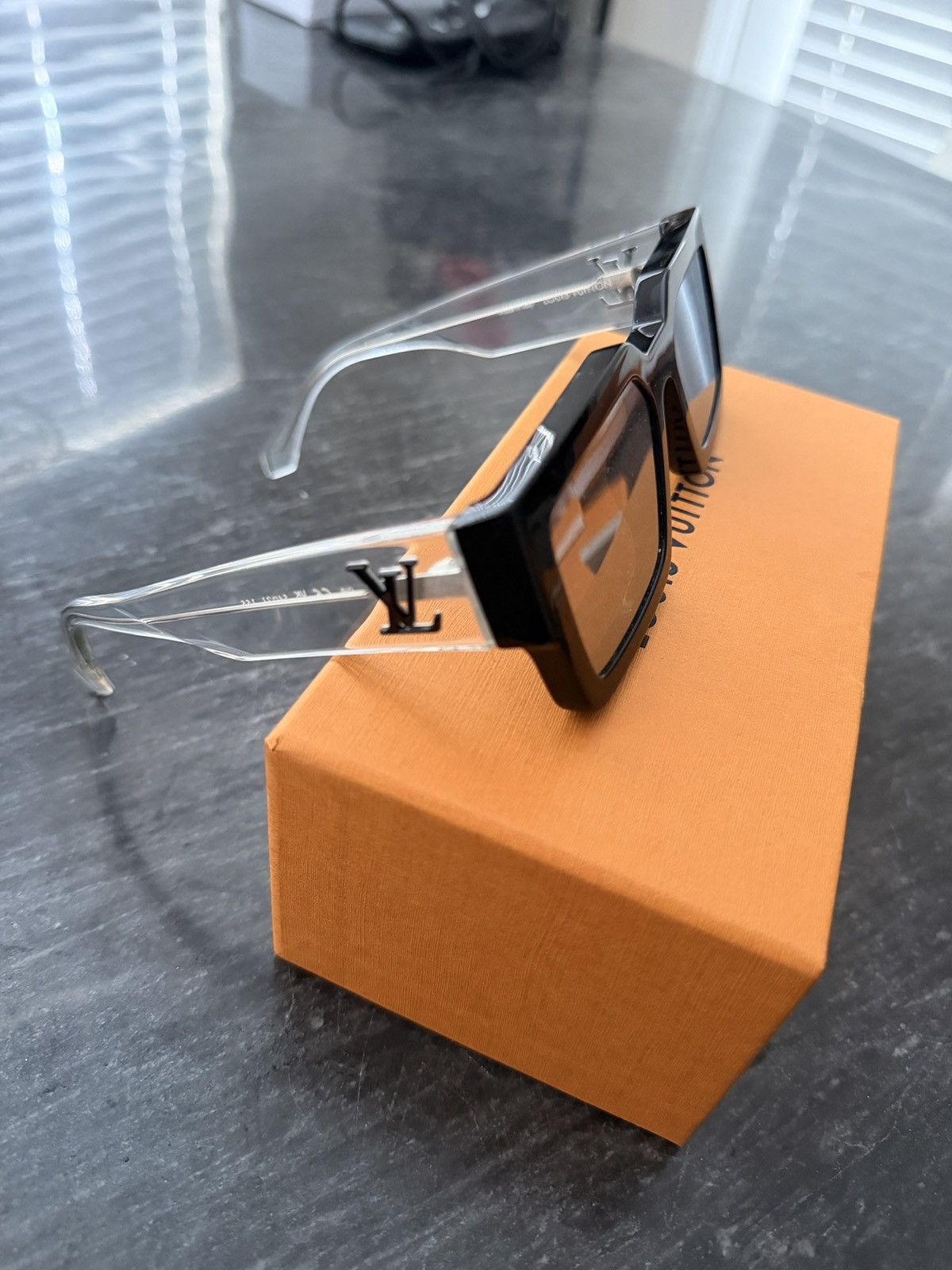 Louis Vuitton Louis Vuitto CLASH Square black and Crystal Sunglasses Size ONE SIZE - 1 Thumbnail