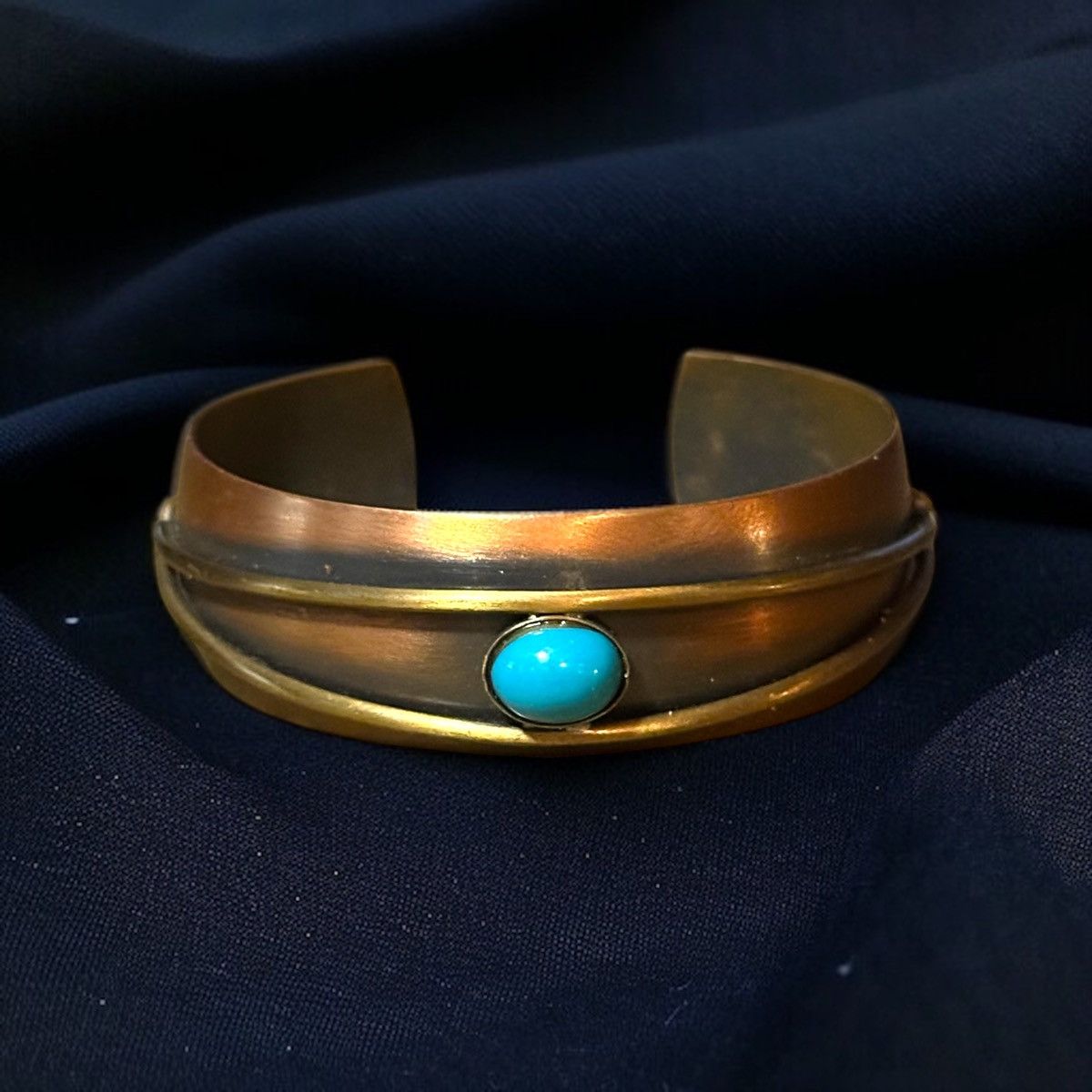 Vintage Vintage copper cuff bracelet with turquoise cabochon Size ONE SIZE - 1 Thumbnail