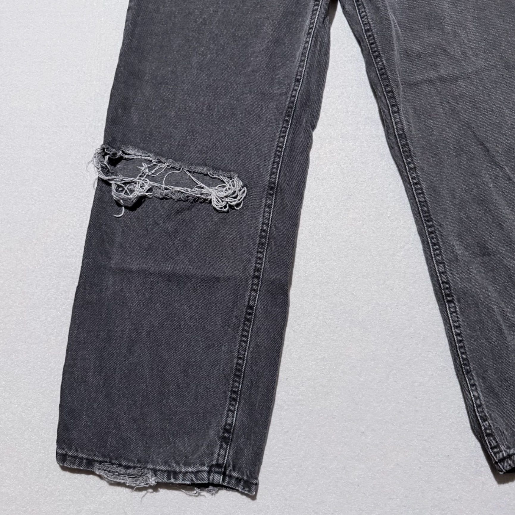 H&M H&M Cropped Jeans Denim High Rise Straight Distressed Button Fly - 6 Womens Gray Jeans Size 28" / US 6 / IT 42 - 5 Thumbnail