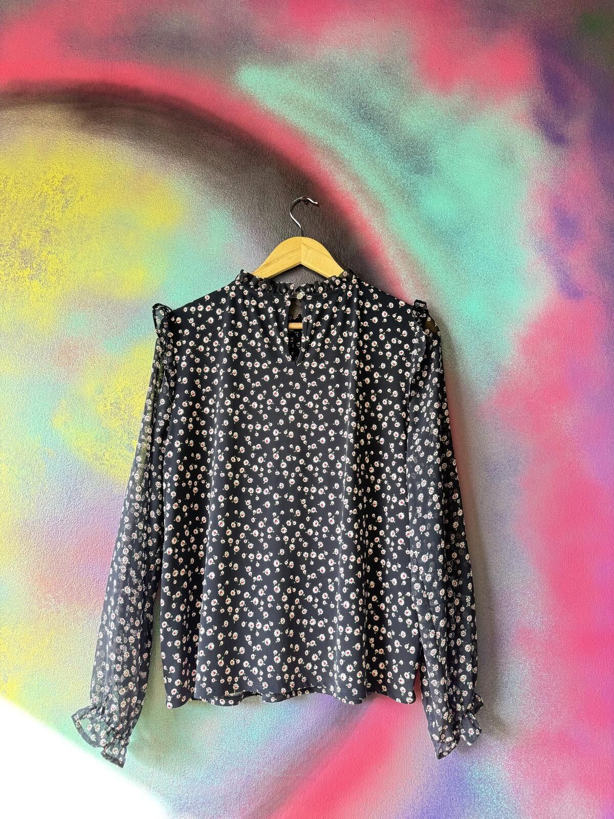 Other Oasis black floral top in size L Size ONE SIZE - 4 Thumbnail