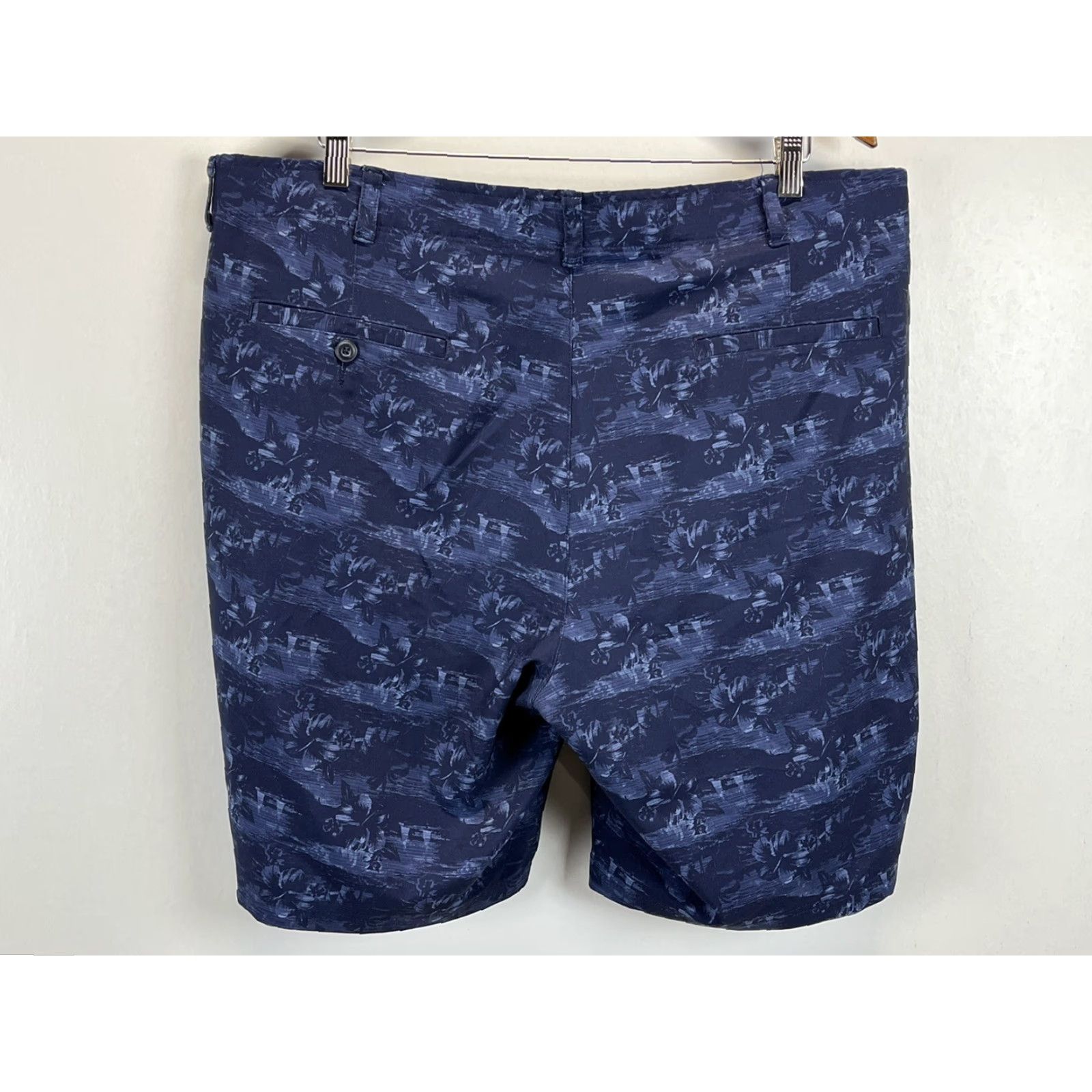 Hogan Ben Hogan Golf Shorts Sz 42 Mens Floral Tropical Blue Lightweight Pocket Polyester Spandex Front Flat Pockets Mens Size US 42 / EU 58 - 2 Thumbnail