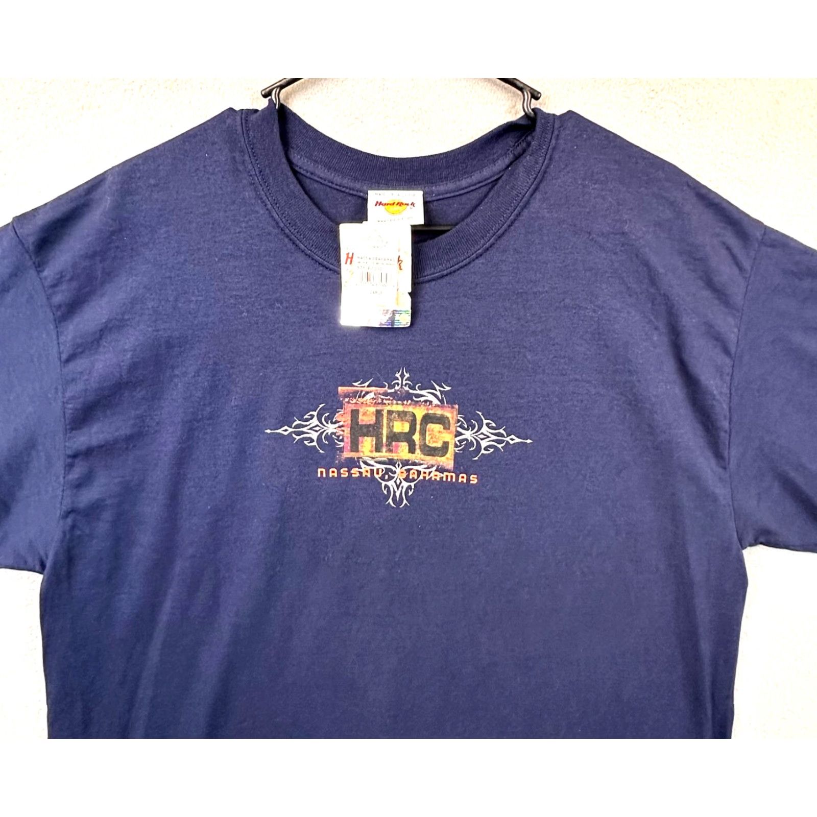 Hard Rock Cafe VINTAGE Hard Rock Cafe Nassau Bahamas Mens Large Love All Serve All Graphic Tee Size US L / EU 52-54 / 3 - 5 Thumbnail