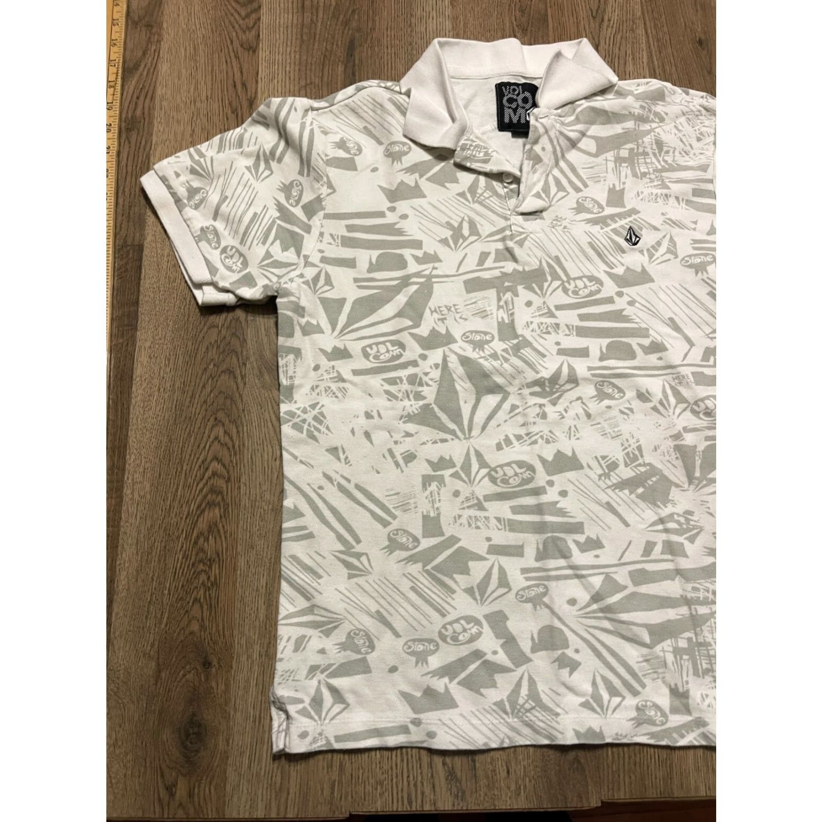 Volcom Volcom Shirt Mens Size M White Gray Polo Short Sleeve Regular Fit Casual Modern 90s? Size US M / EU 48-50 / 2 - 3 Thumbnail