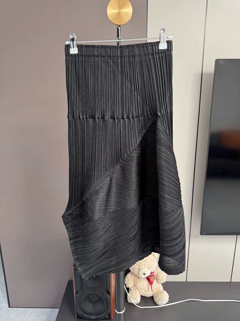 Issey Miyake Issey Miyake size:3 Black half-skirt for the opposite sex Size 29" - 2 Thumbnail