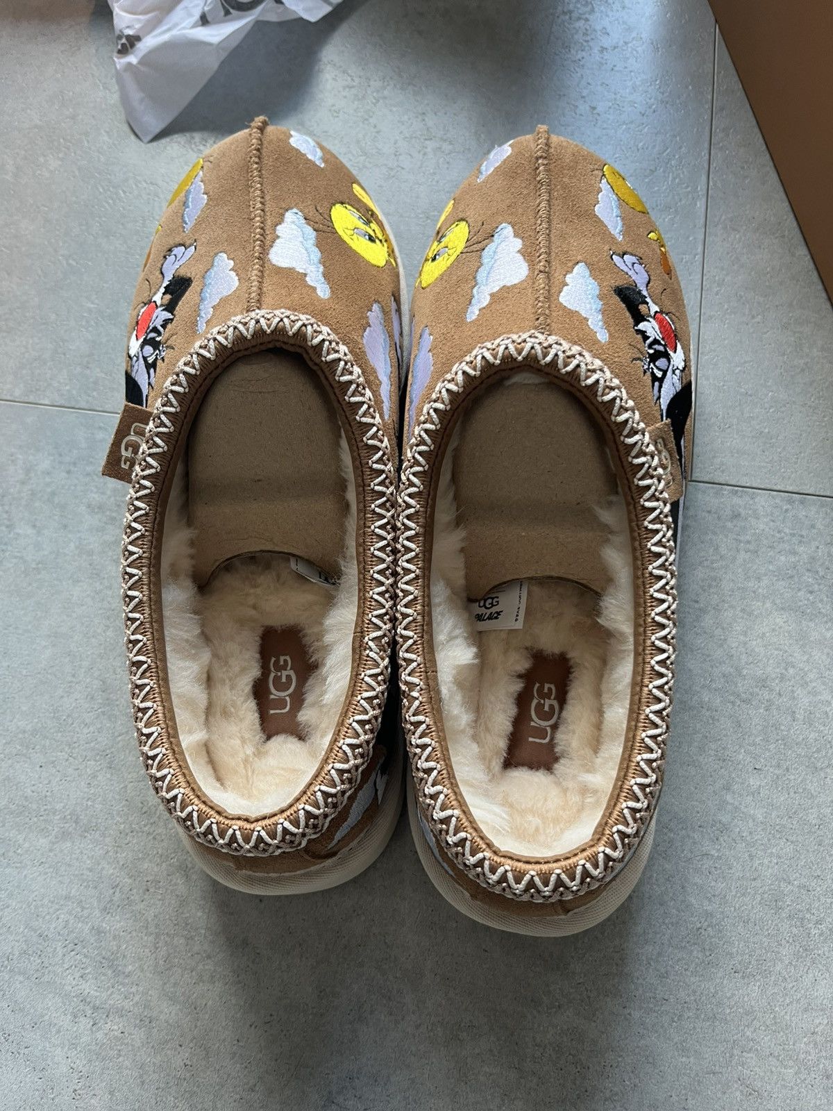 Palace × Ugg Palace X Ugg x Looney Tunes Size US 9 / EU 42 - 6 Thumbnail