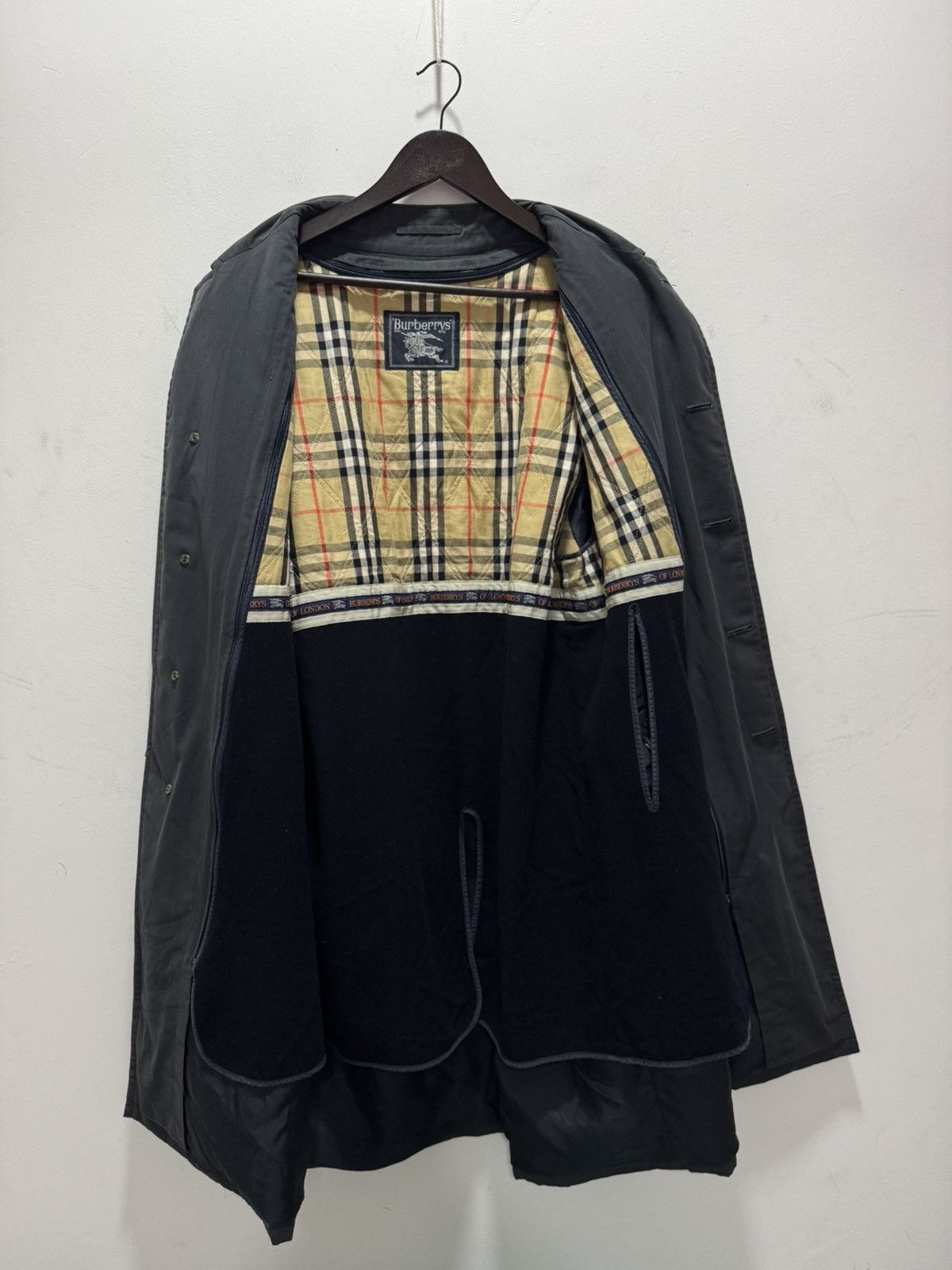 Burberry VINTAGE BURBERRY NOVA CHECK TRENCH COAT Size US S / EU 44-46 / 1 - 2 Thumbnail