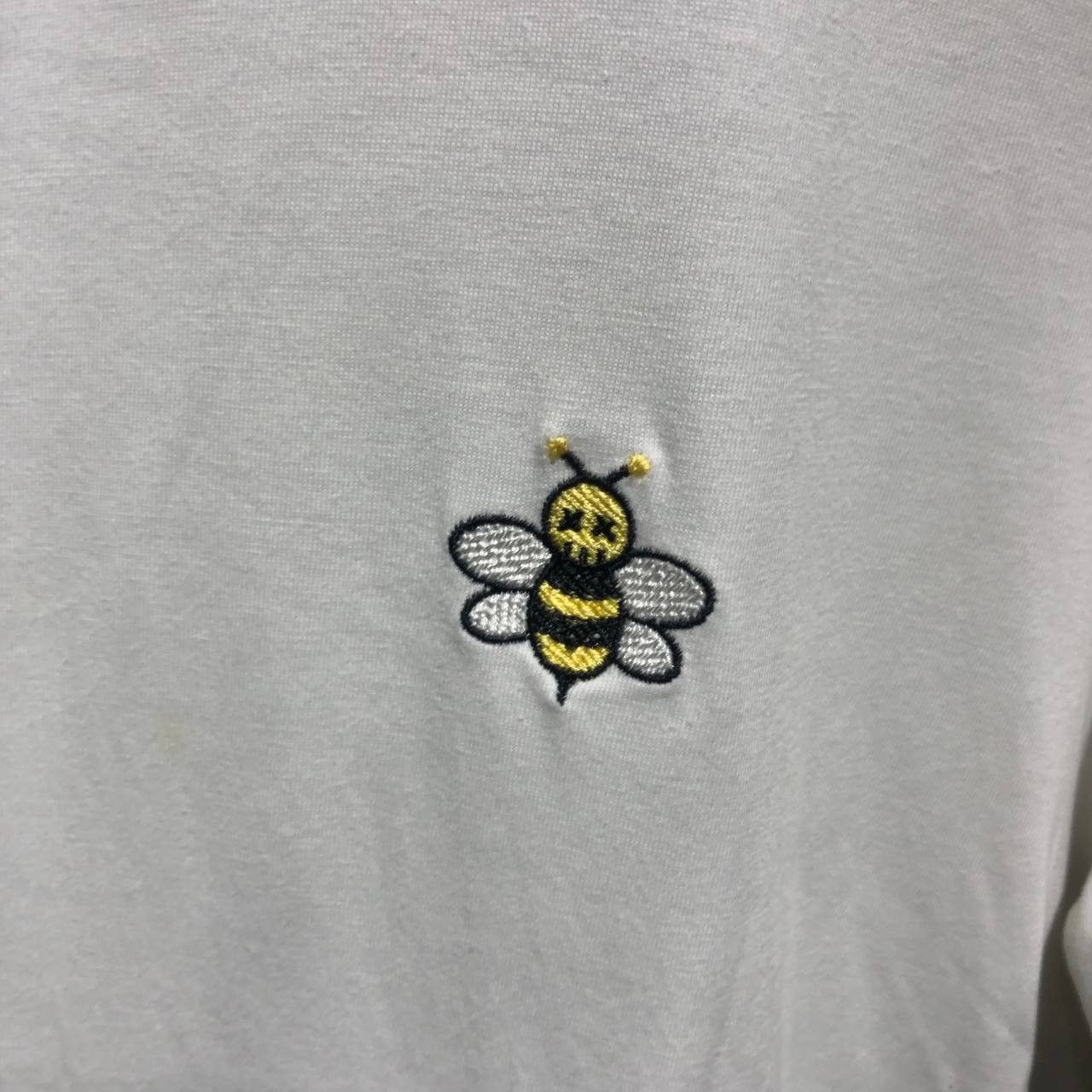 Dior × Kaws Dior X Kaws Bee small embroidered tee Size US M / EU 48-50 / 2 - 3 Thumbnail