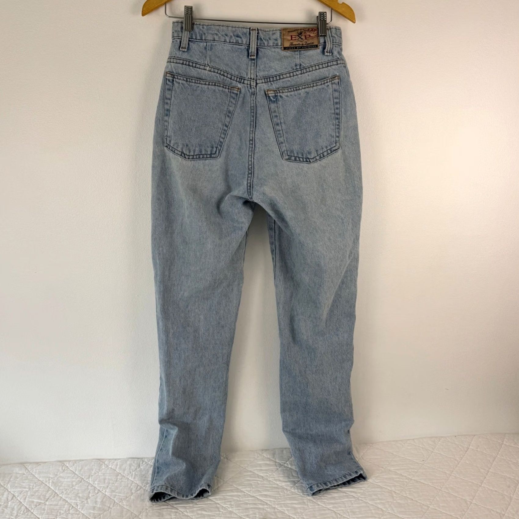 Express VINTAGE EXP Jeans by Express High Rise Tapered Mom Jeans Light Wash 9/10 Womens Size 32" / US 10 / IT 46 - 2 Thumbnail