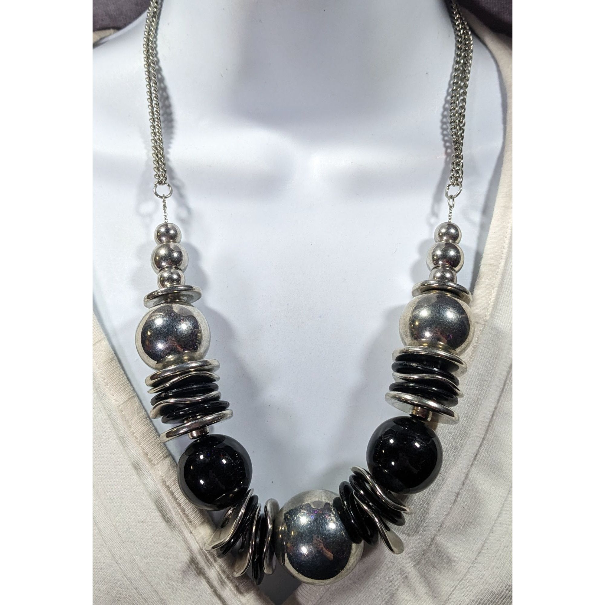 Other Bold Metallic Beaded Black And Silver Tone Statement Necklac Size ONE SIZE - 4 Thumbnail