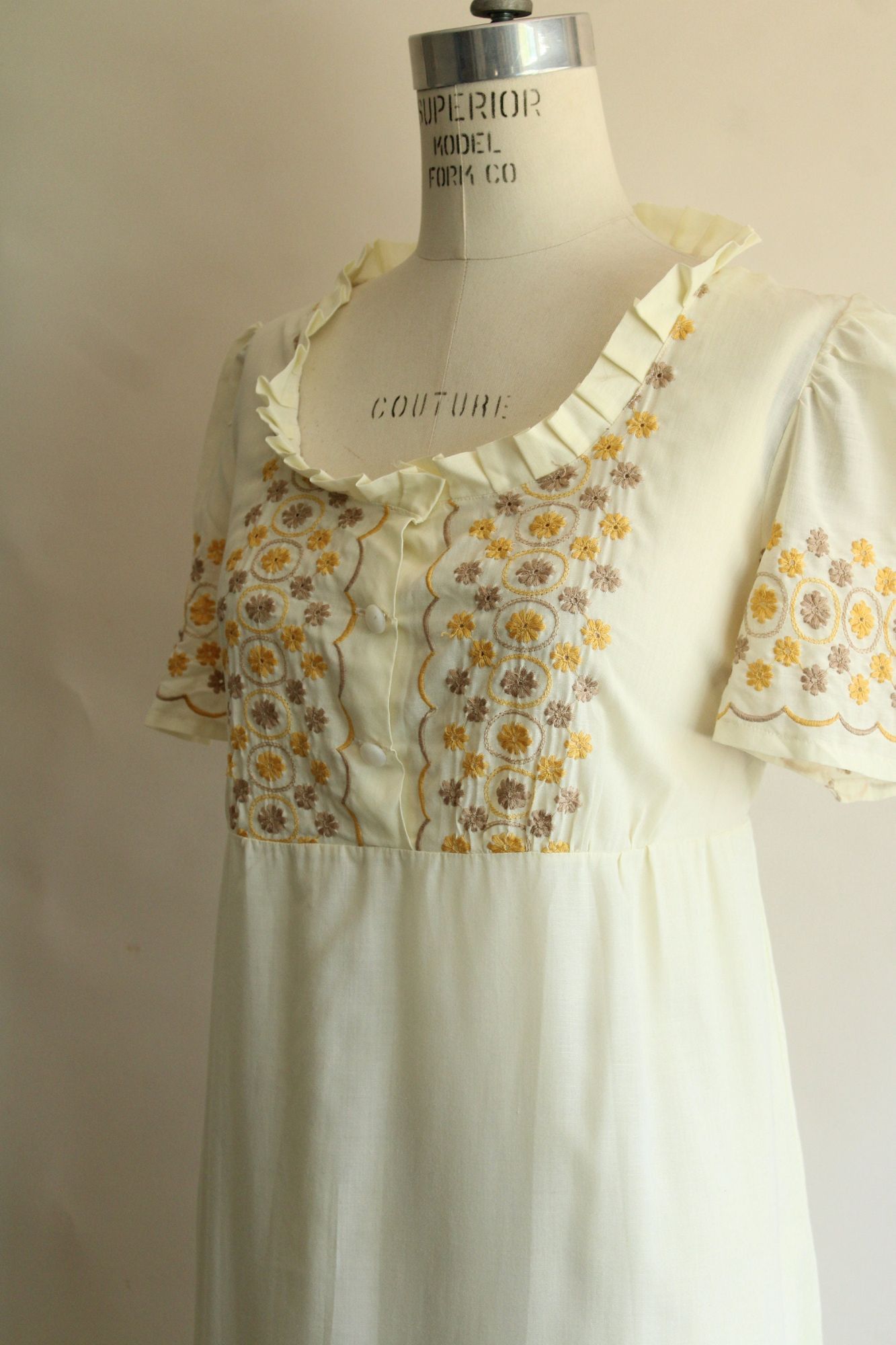 Vintage Vintage 1970s Dress, Yellow Embroidered Boho Maxidress with Size S / US 4 / IT 40 - 8 Thumbnail