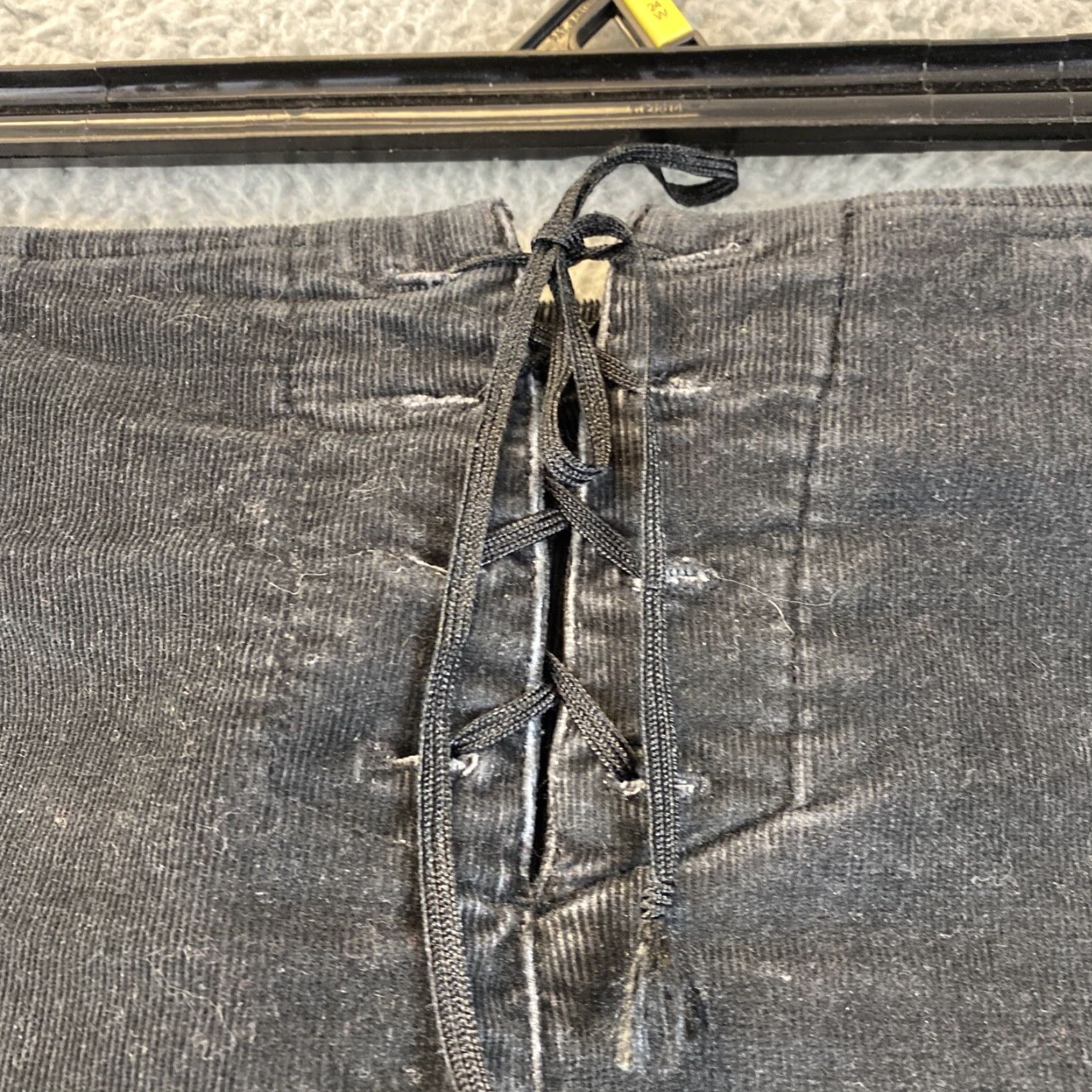 Tommy Hilfiger Tommy Hilfiger Skirt Size 5 Womens Black Corduroy Lace Accent Pockets Size 27" / US 4 / IT 40 - 2 Thumbnail