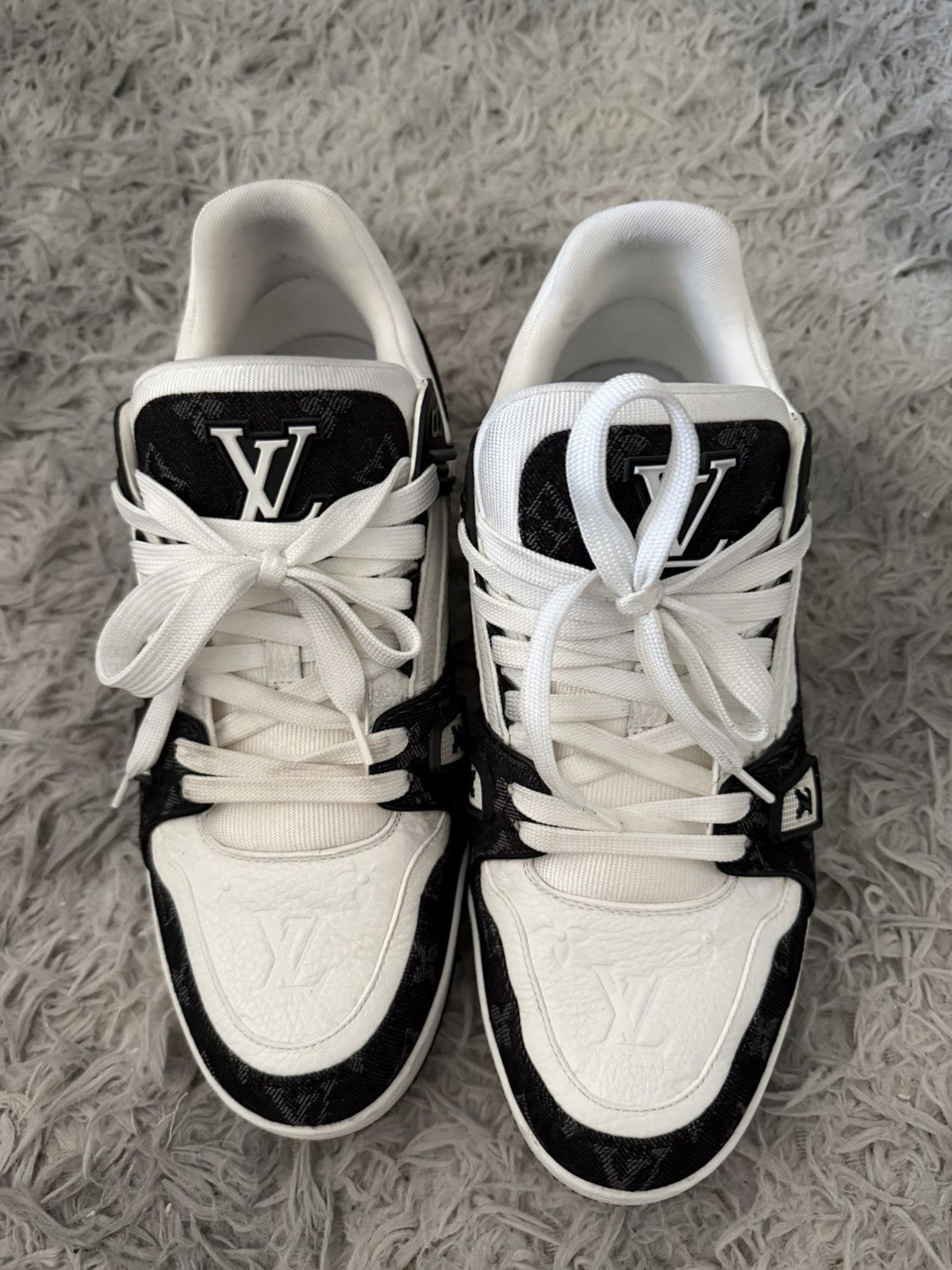 Louis Vuitton Black and white trainer sneakers Size US 10.5 / EU 43-44 - 3 Thumbnail