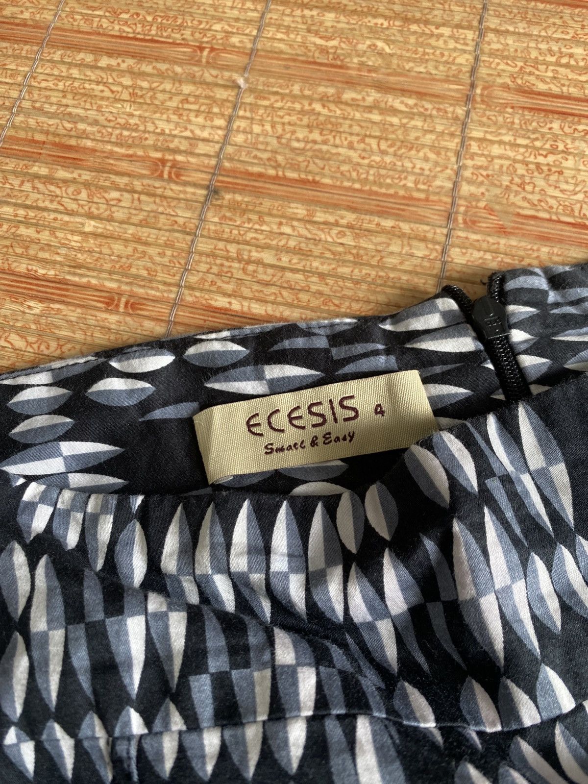Issey Miyake Japanese mini skirt 3d art styled avantgarde isseymiyake Size 30" / US 8 / IT 44 - 6 Thumbnail