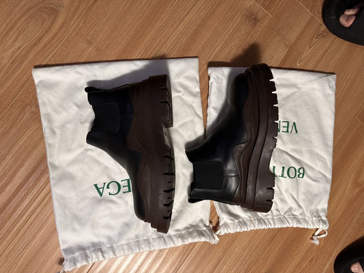 Bottega Veneta Bottega Veneta Black and Brown Tire Chelsea Boots Size US 7 / EU 40 - 1 Thumbnail