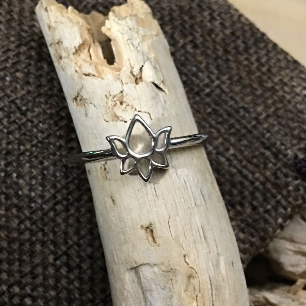 The Unbranded Brand Sterling Silver Lotus Flower Ring Ring Size ONE SIZE - 2 Thumbnail