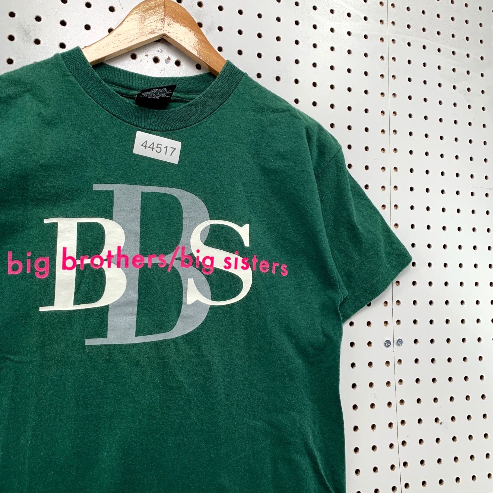 Vintage Vintage Big Brothers Big Sisters Shirt Mens Medium Green Single Stitch Fit Small Man Size US M / EU 48-50 / 2 - 3 Thumbnail