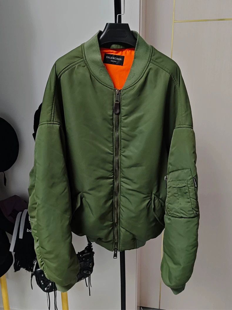 Balenciaga Balenciaga Fall Shoulder Erosion Destruction Bomb Show Jac Size US XS / EU 42 / 0 - 1 Thumbnail
