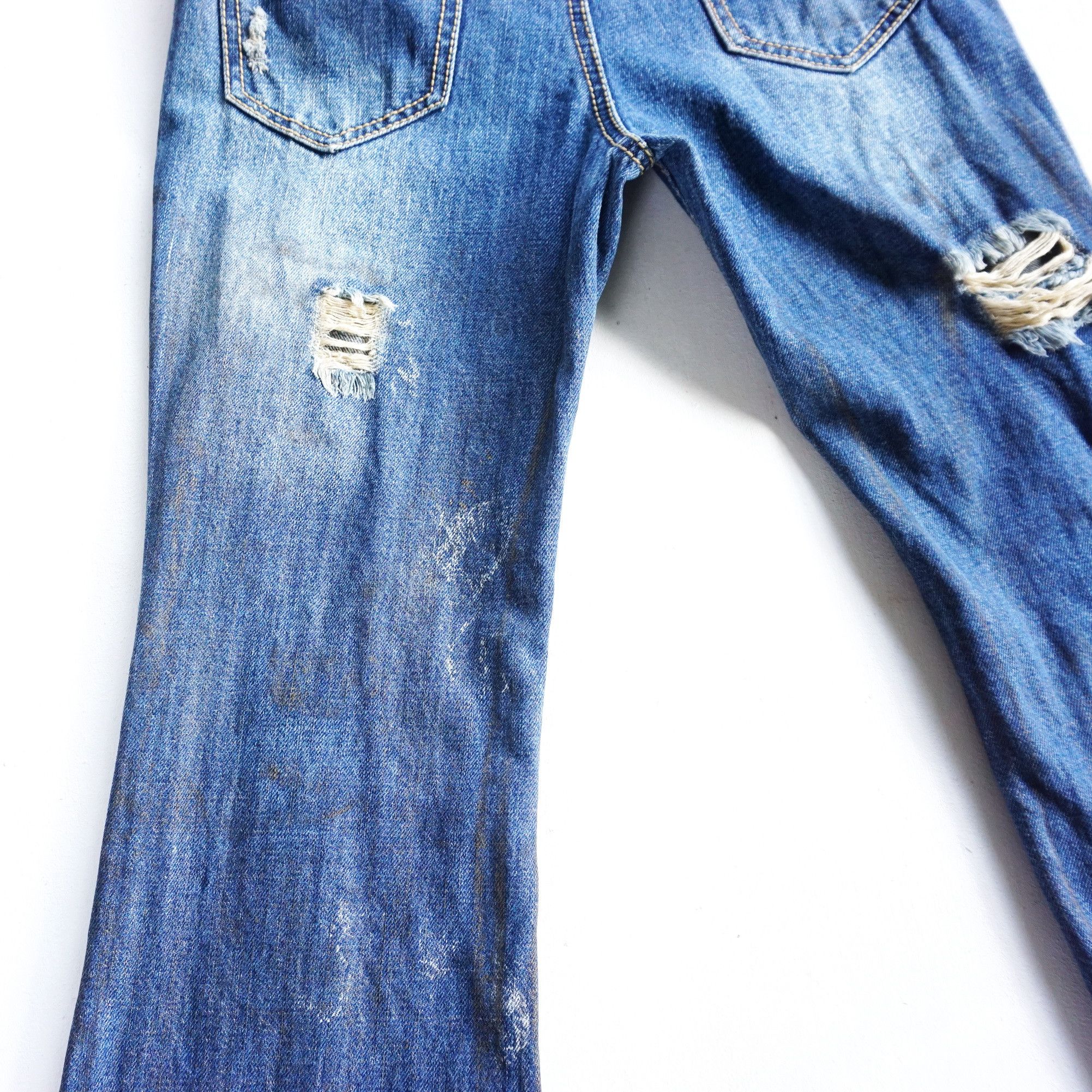 Japanese Brand Low Rise Ripped Dirty Look Flare Jeans Japanese Brand Size 27" / US 4 / IT 40 - 9 Thumbnail
