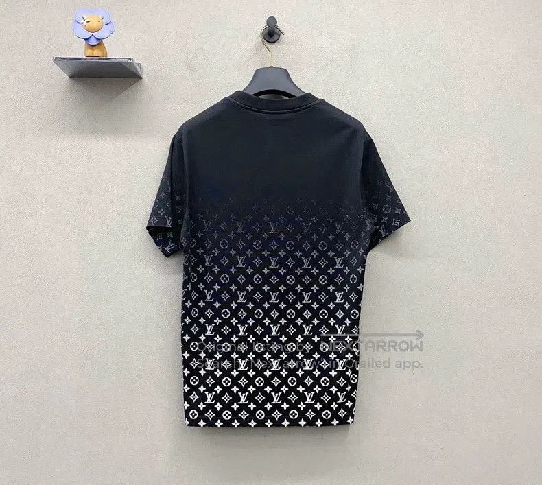 Louis Vuitton Louis Vuitton Black full-print logo gradient short sleeve Size US XS / EU 42 / 0 - 2 Thumbnail