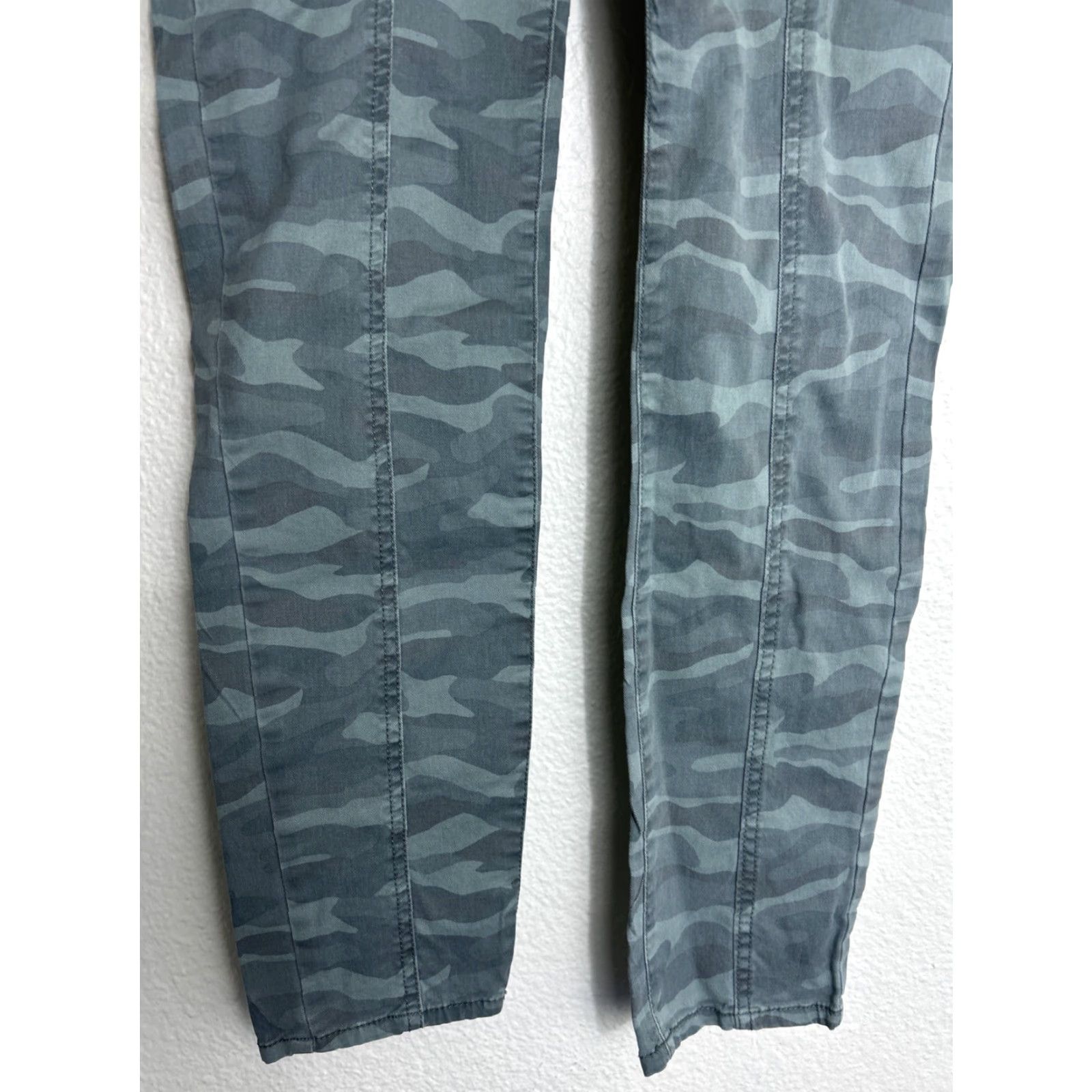 American Eagle Outfitters American Eagle Stretch Skinny Camo Pants Women’s Size 4 Measured 28x29 Size 27" / US 4 / IT 40 - 2 Thumbnail