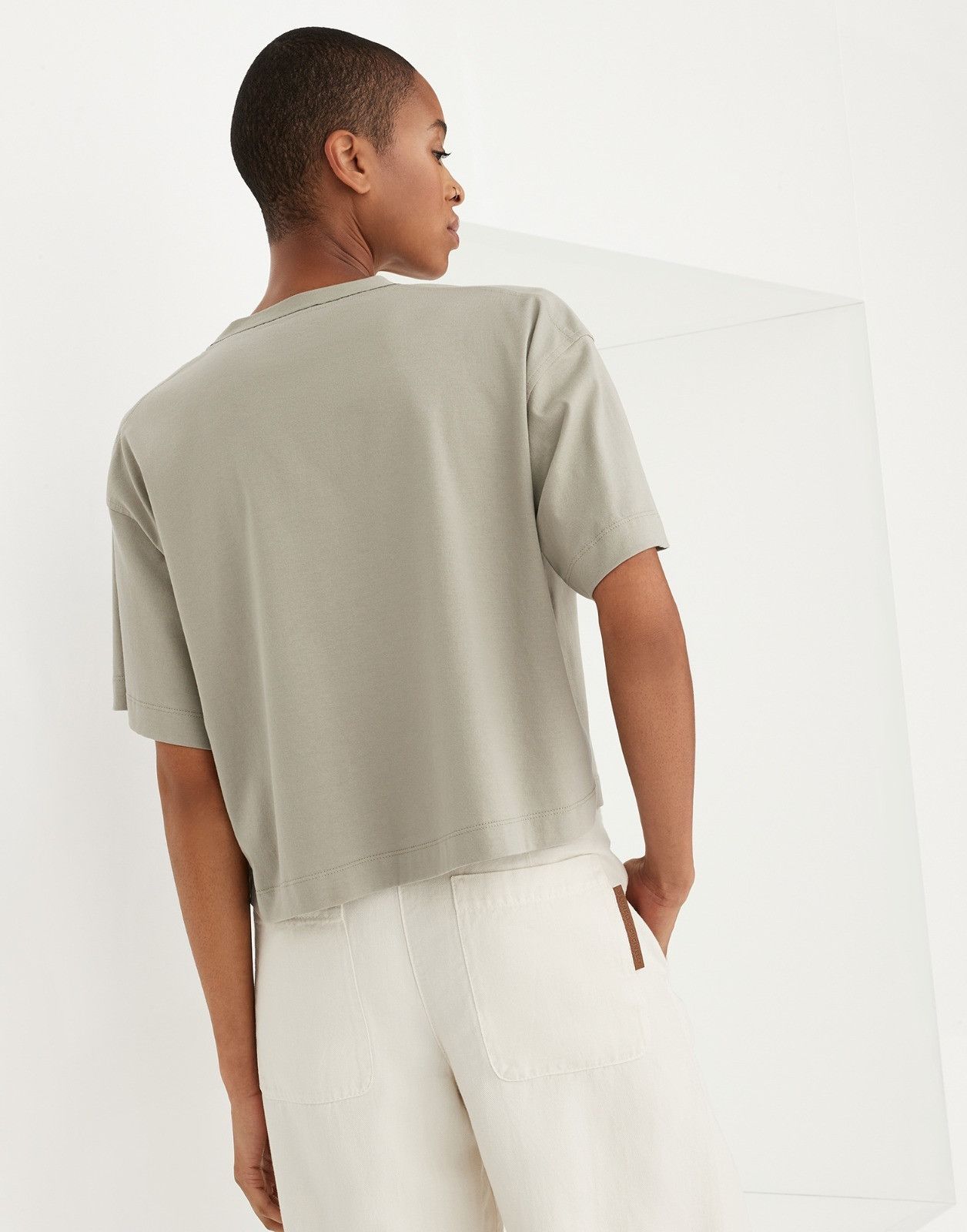 Brunello Cucinelli o1la1rc1a0425 T-Shirt With Latters in Light Grey Size L / US 10 / IT 46 - 2 Thumbnail