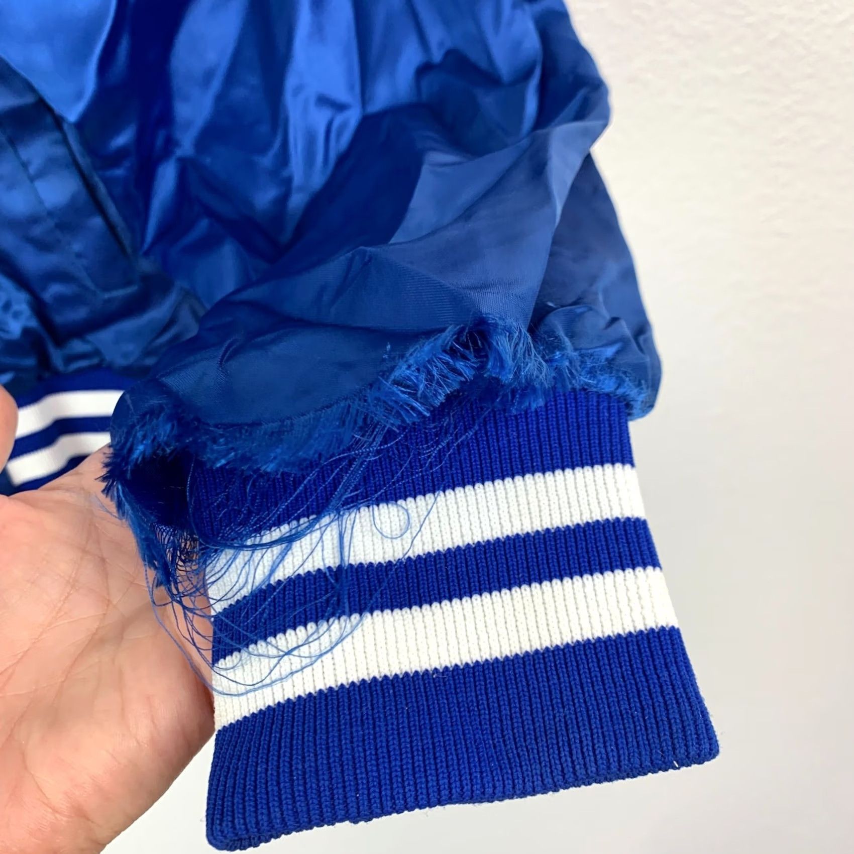 Vintage VINTAGE Trophy Sportswear 70s Anheuser Busch Satin Bomber Jacket Blue White Nylon Varsity L Mens 43" Repair طويلة Size US L / EU 52-54 / 3 - 5 Thumbnail