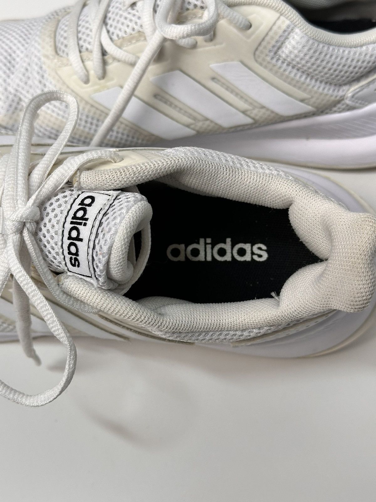 Adidas Adidas white sneakers running shoes triple minimal style Size US 8 / EU 41 - 9 Thumbnail