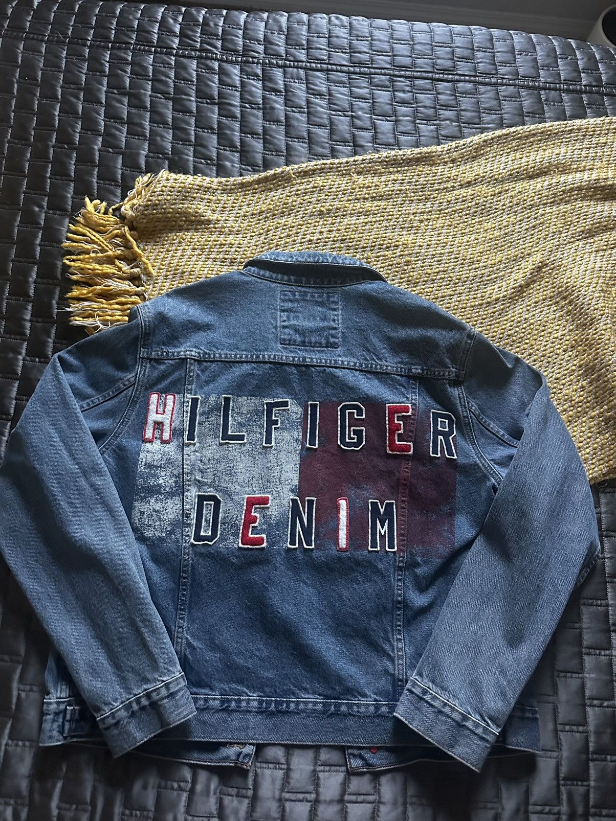 Tommy Hilfiger Tommy Jeans Stitched Logo Denim Jacket Size US L / EU 52-54 / 3 - 1 Thumbnail